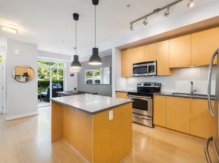 120 735 15TH STREET, R3131779, BC,