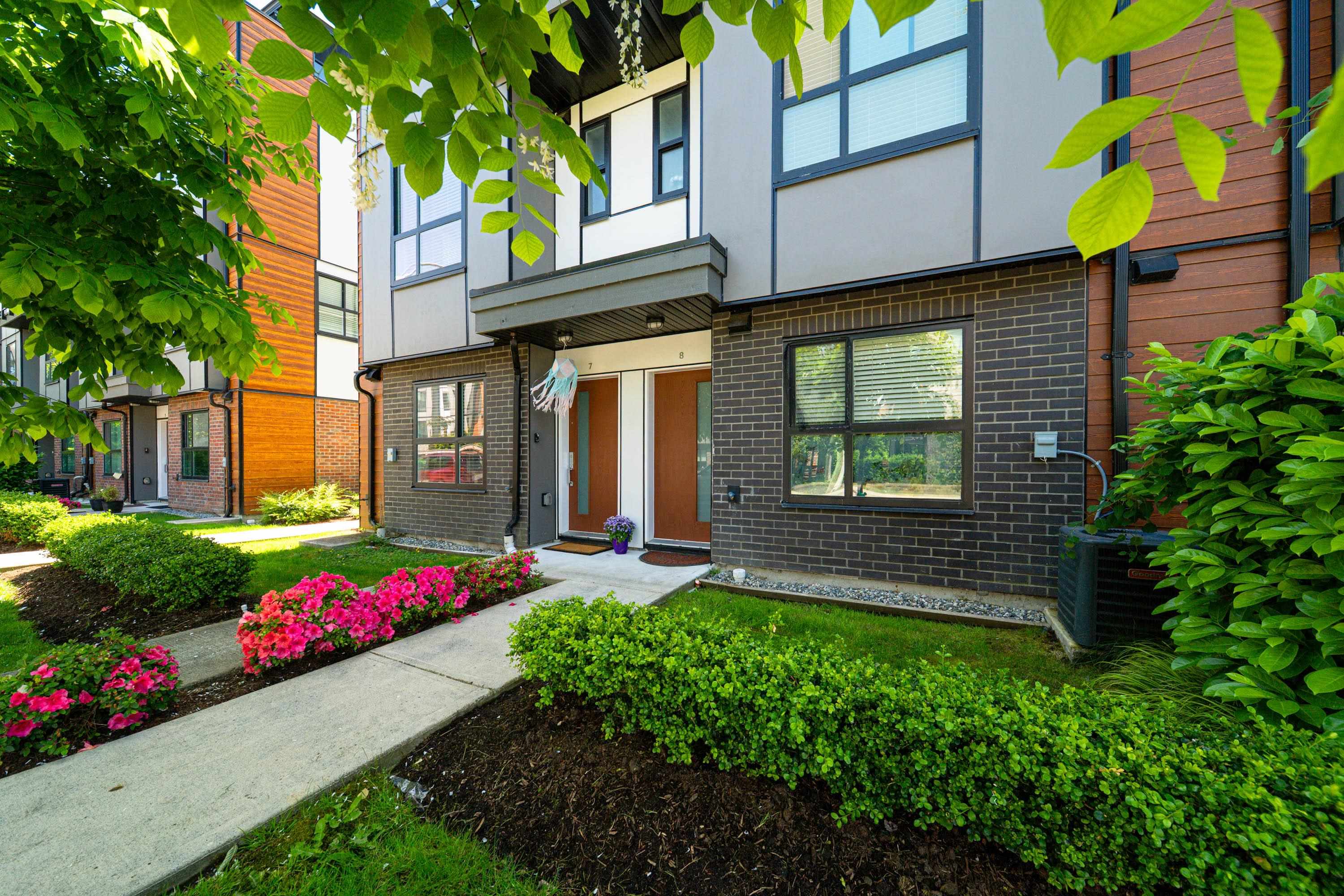 8 19760 55 AVENUE, R3132139, BC,