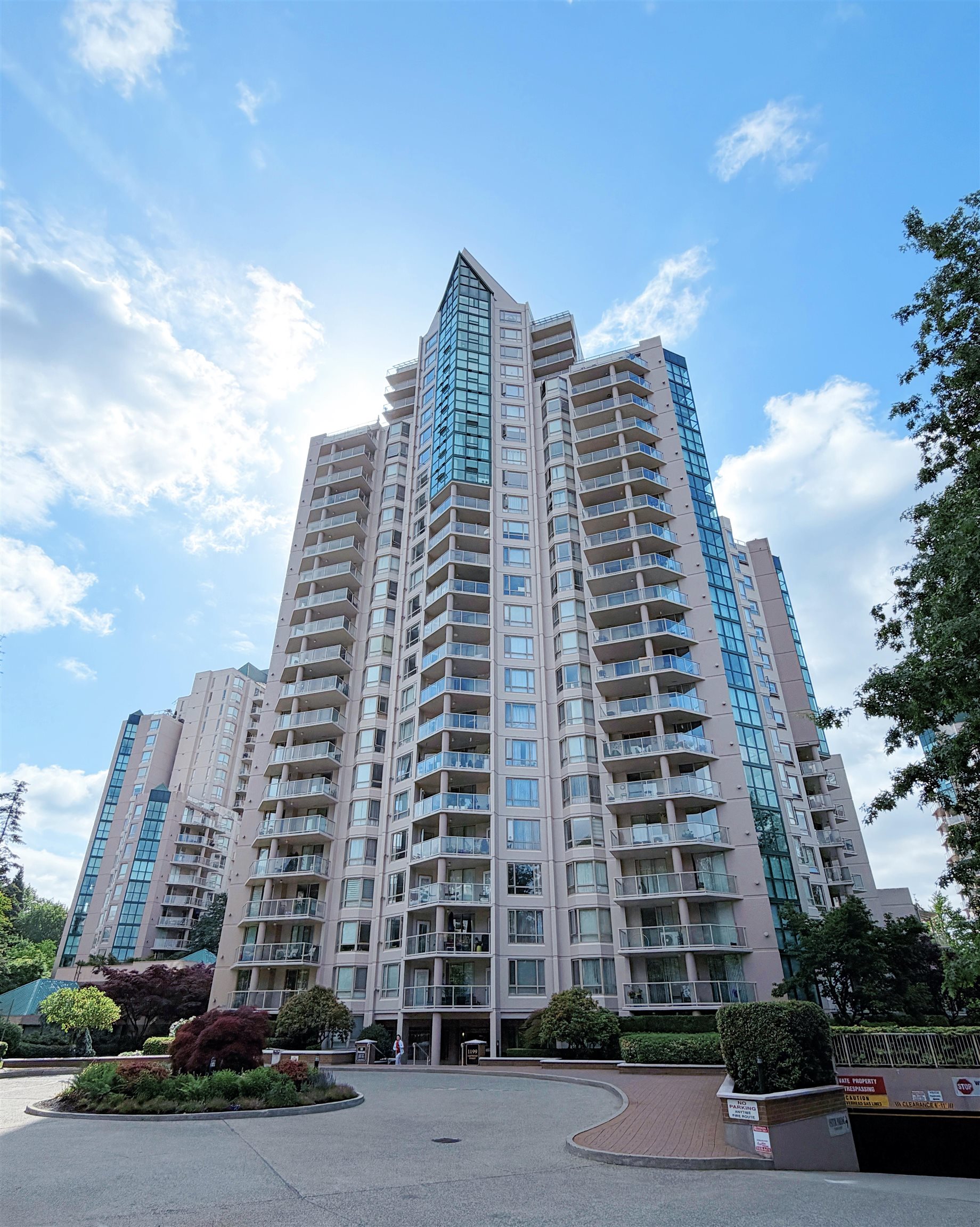 806 1199 EASTWOOD STREET, R3132204, BC,