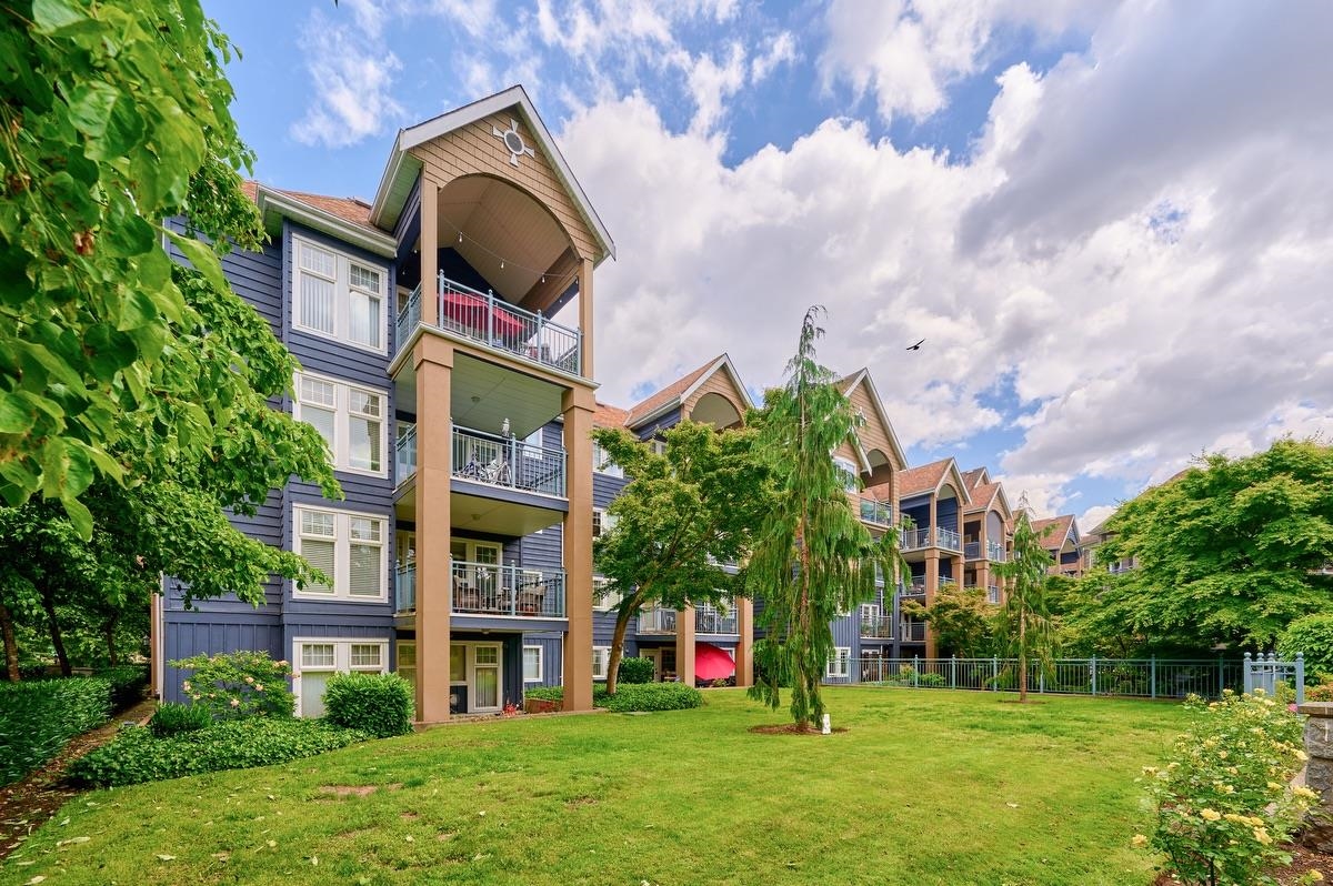 402 1190 EASTWOOD STREET, R3132351, BC,