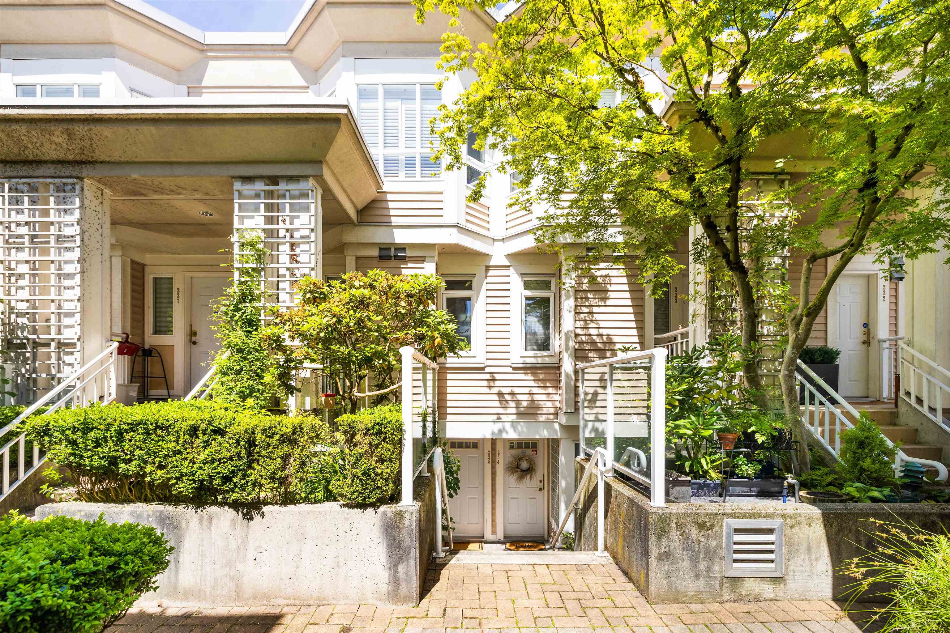 235 2565 BROADWAY, R3132381, BC,