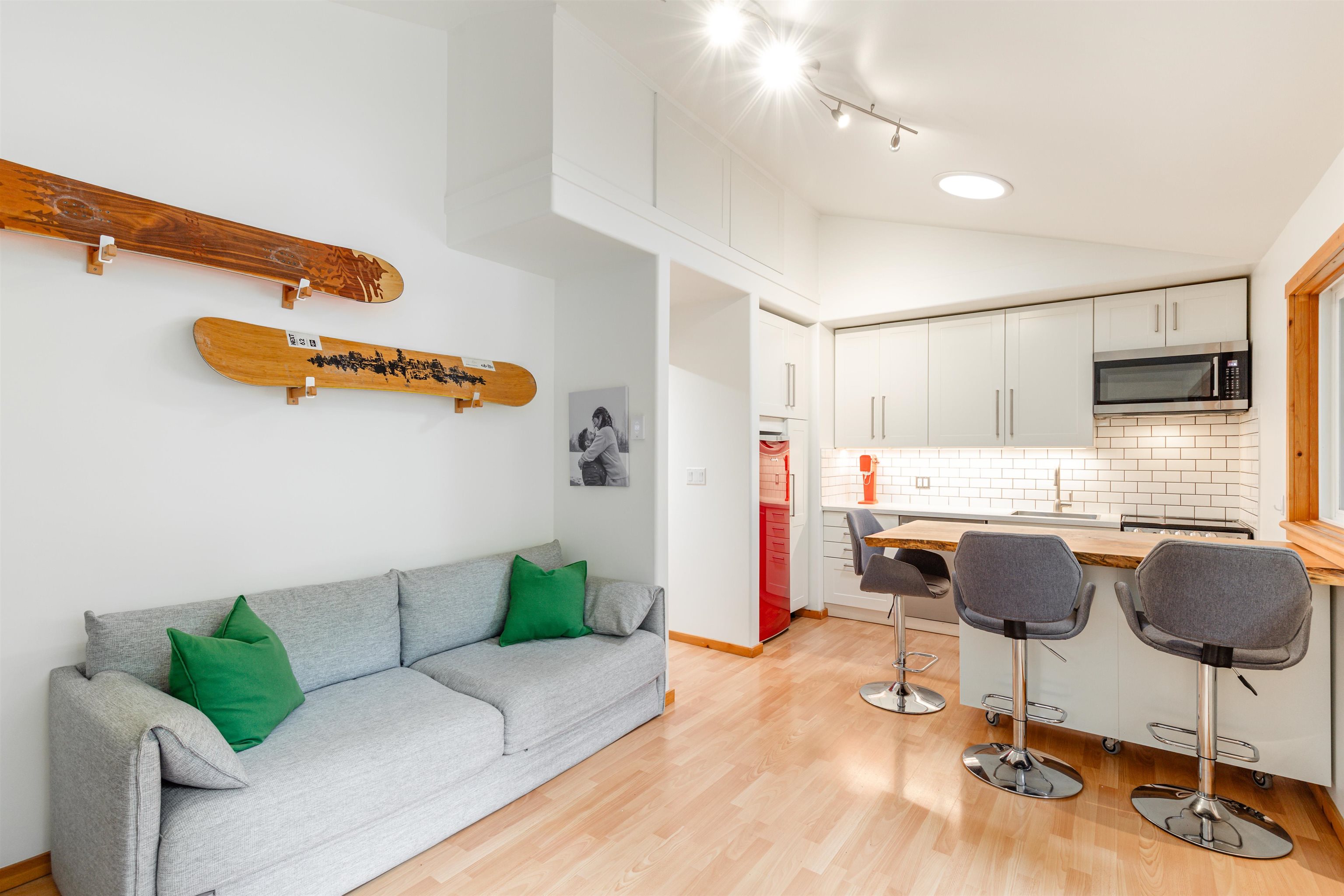 201 2101 CASTLE DRIVE, R3132396, BC,