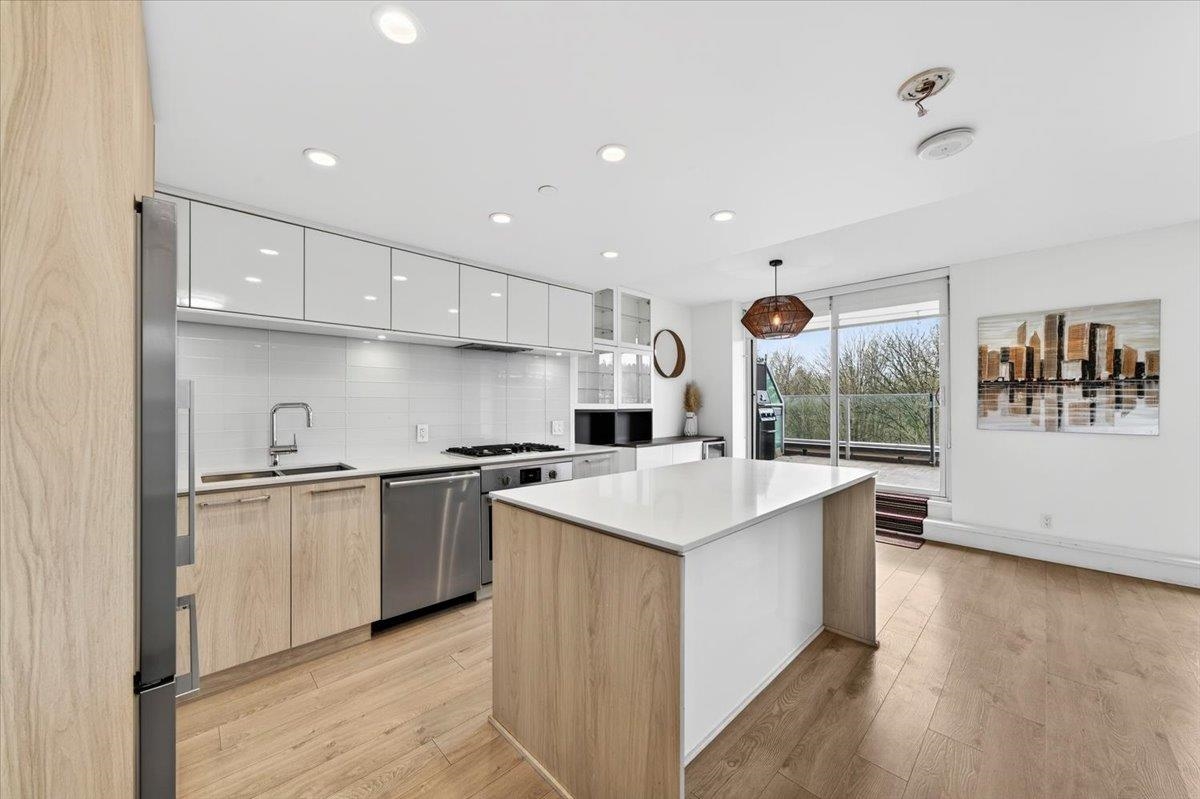 610 680 SEYLYNN CRESCENT, R3132413, BC,