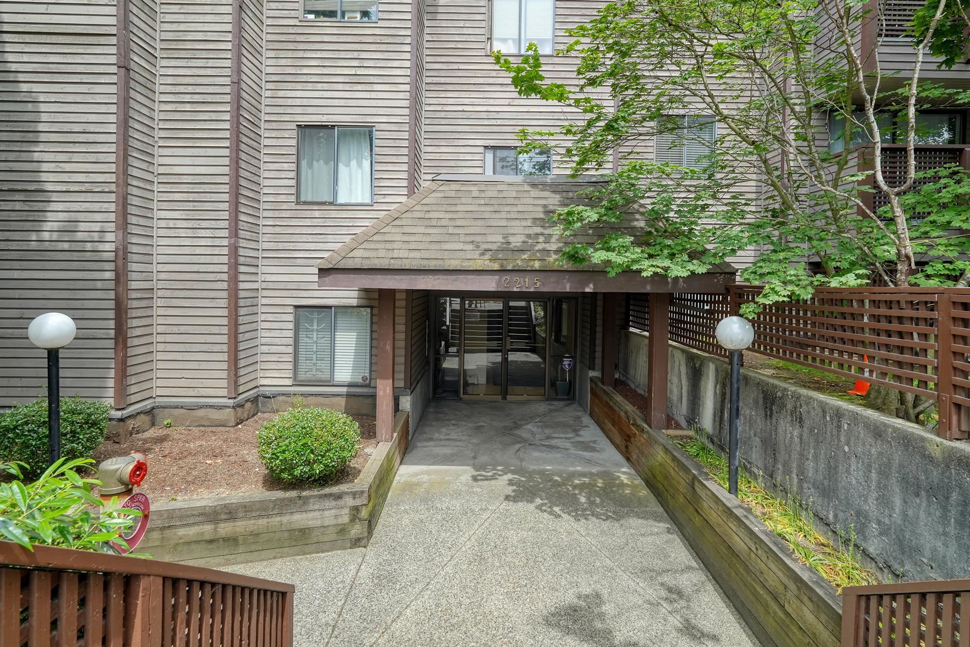 2215 DUNDAS STREET, Vancouver BC V5L 1J9, R3132547, BC,