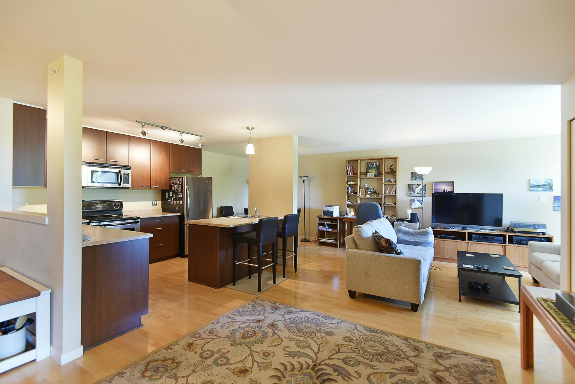 403 5631 INLET AVENUE, R3132729, BC,