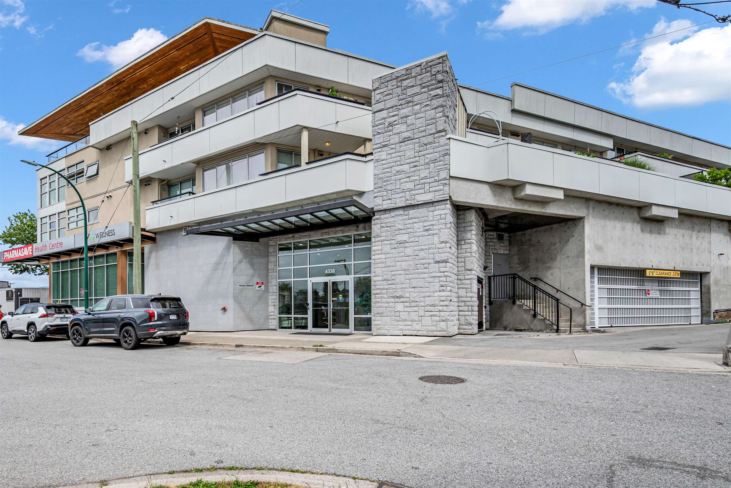 211 4338 COMMERCIAL STREET, R3132746, BC,