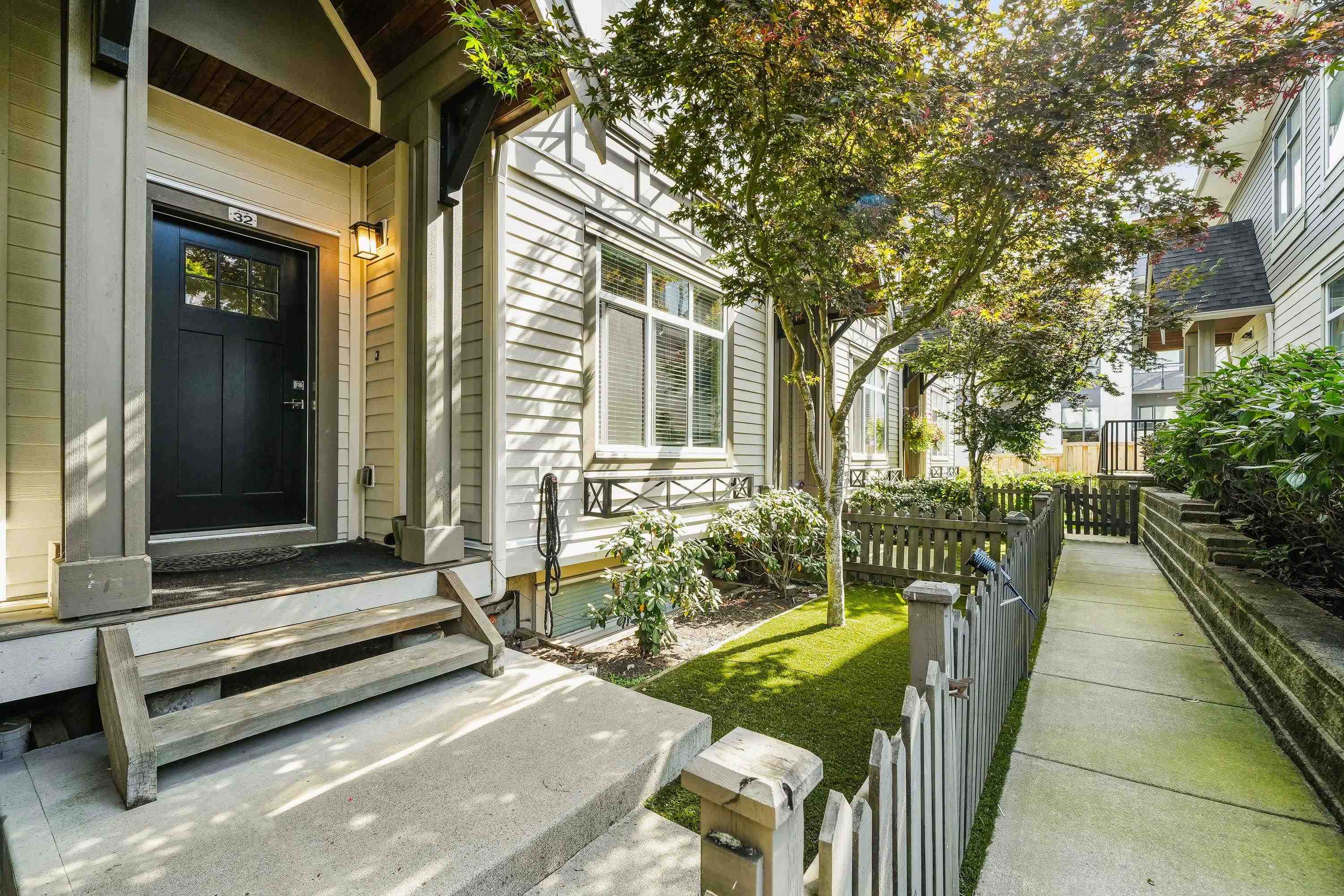 32 6588 195A STREET, R3132832, BC,