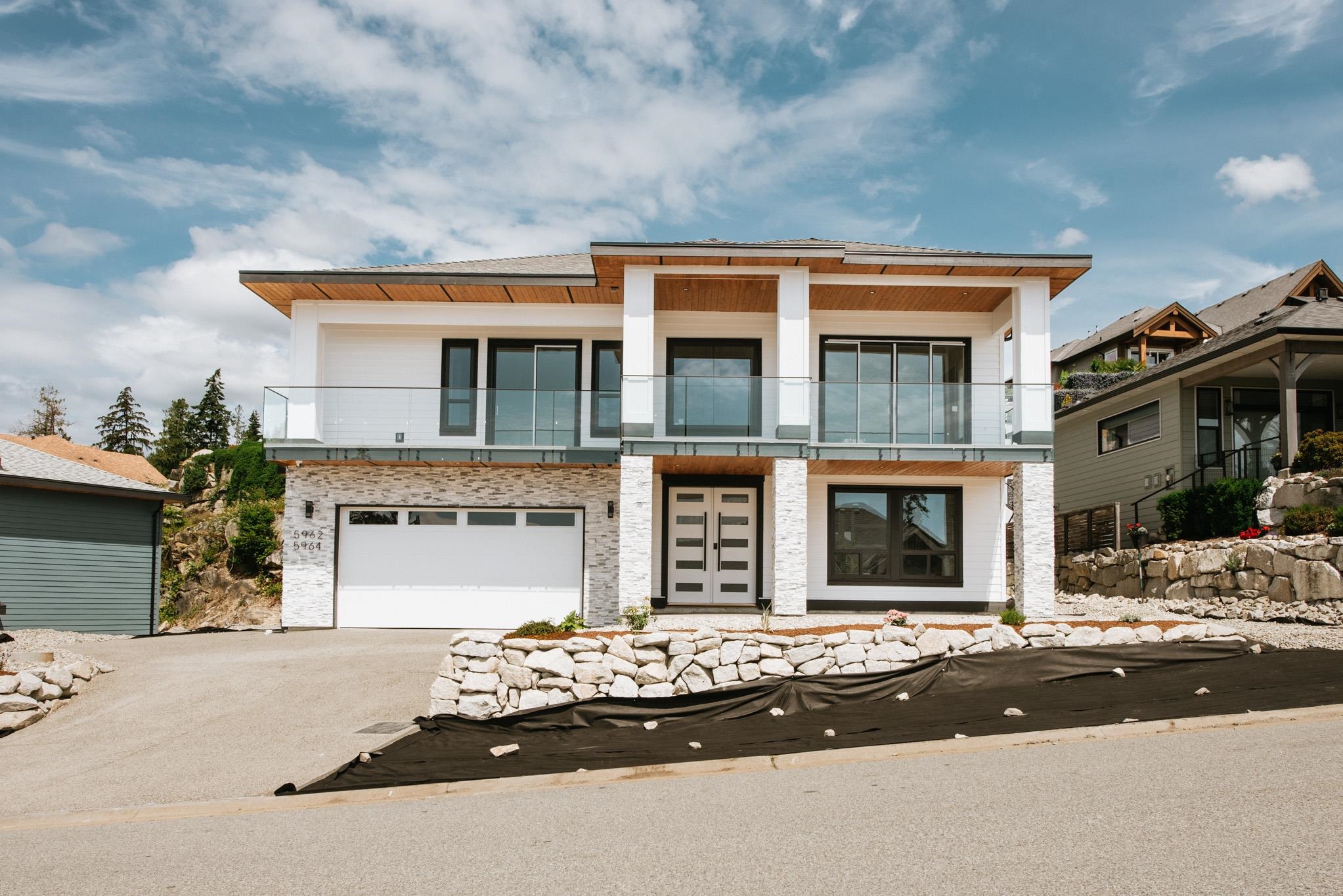 5962-5964 BARNACLE STREET, Sechelt BC V7Z 0V4, R3133057, BC,
