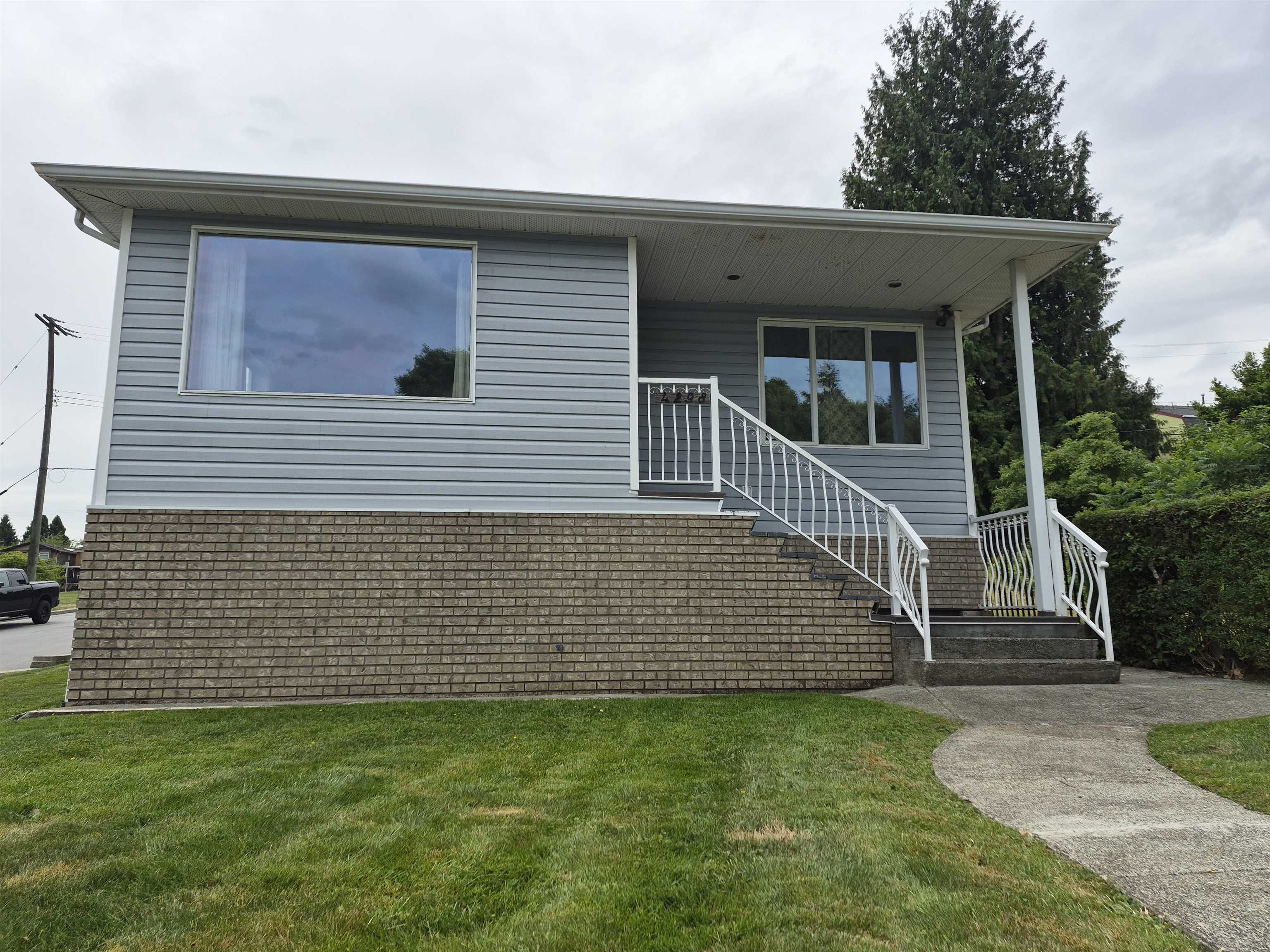 MLS® listing #R3133075 for sale located at 4298 MCGILL STREET, Burnaby BC V5C 1M9