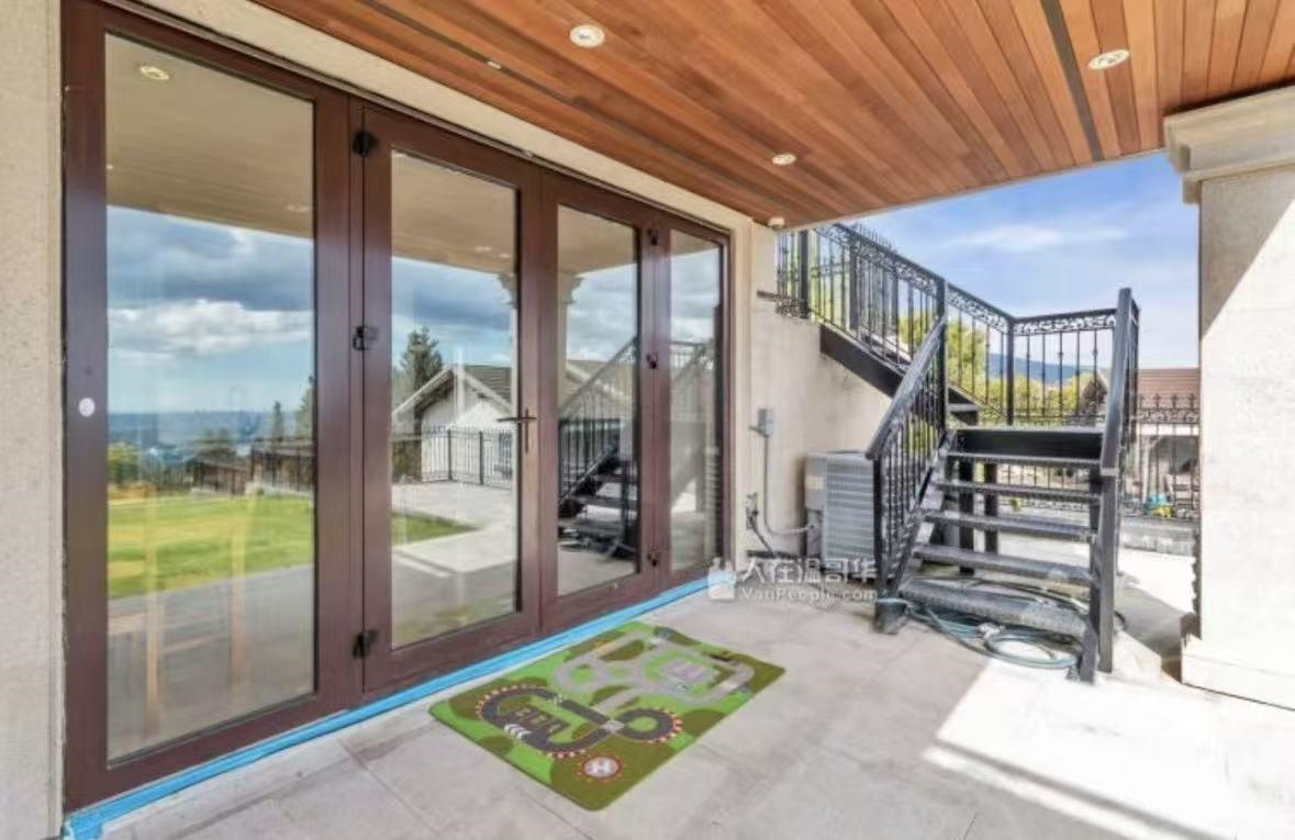 MLS® listing #R3133122 for sale located at 1327 CHARTWELL DRIVE, West Vancouver BC V7S 2R4