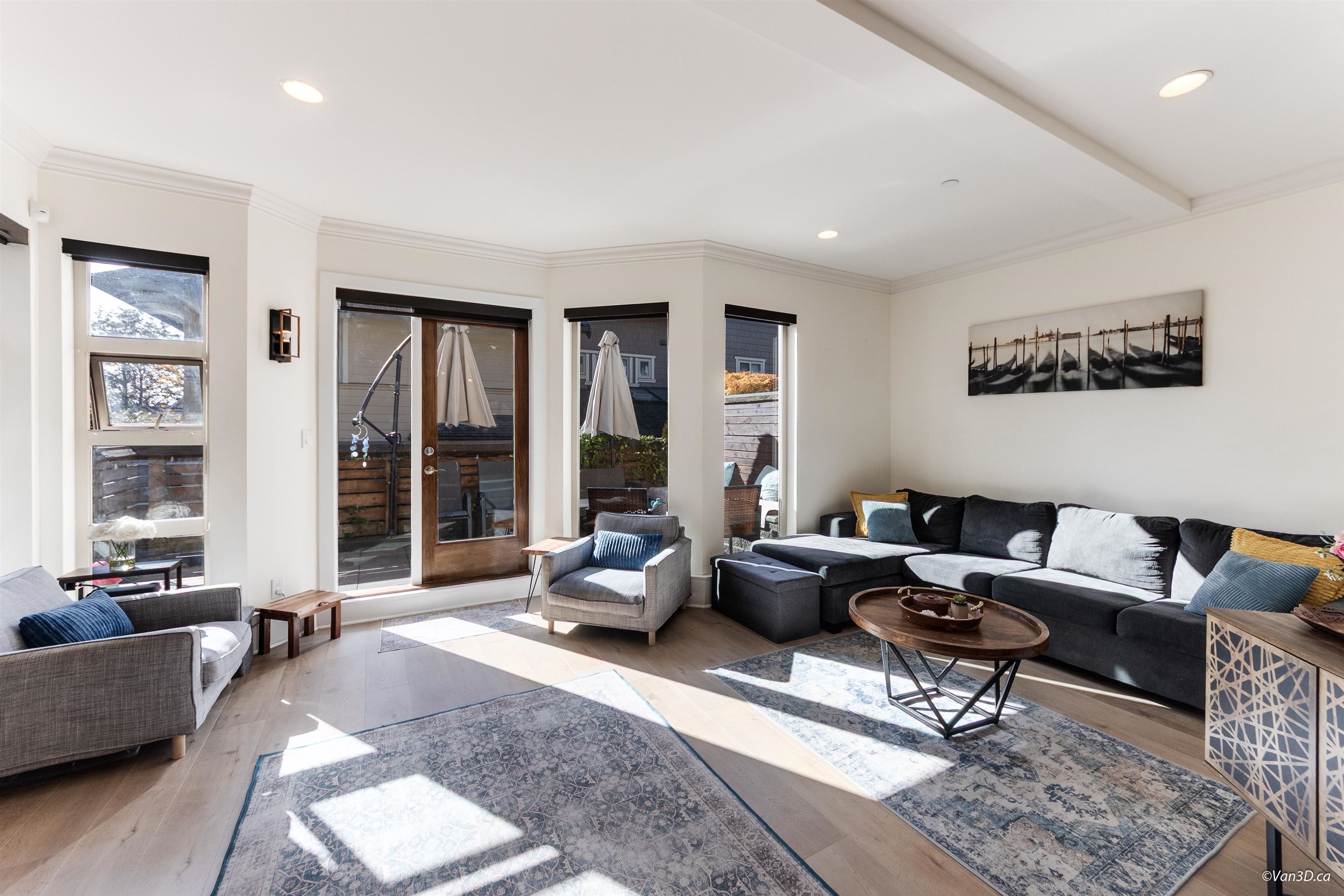 9 215 4TH STREET, R3133527, BC,