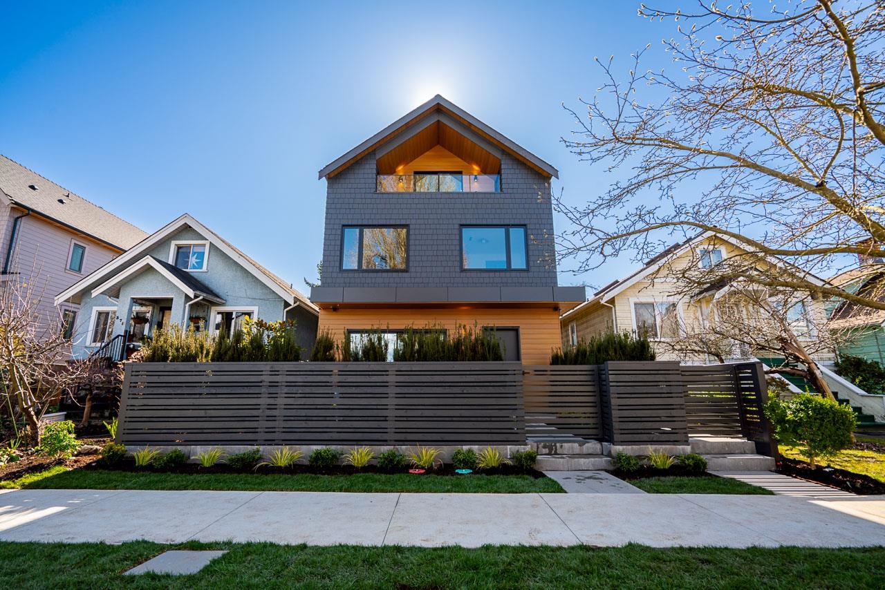 2 372 37TH AVENUE, R3133919, BC,