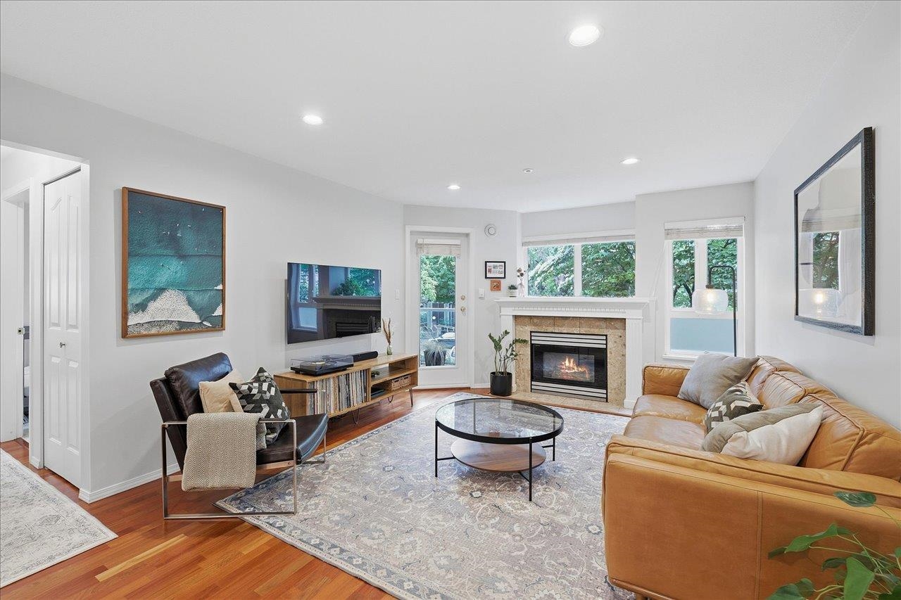 202 1738 FRANCES STREET, R3133998, BC,