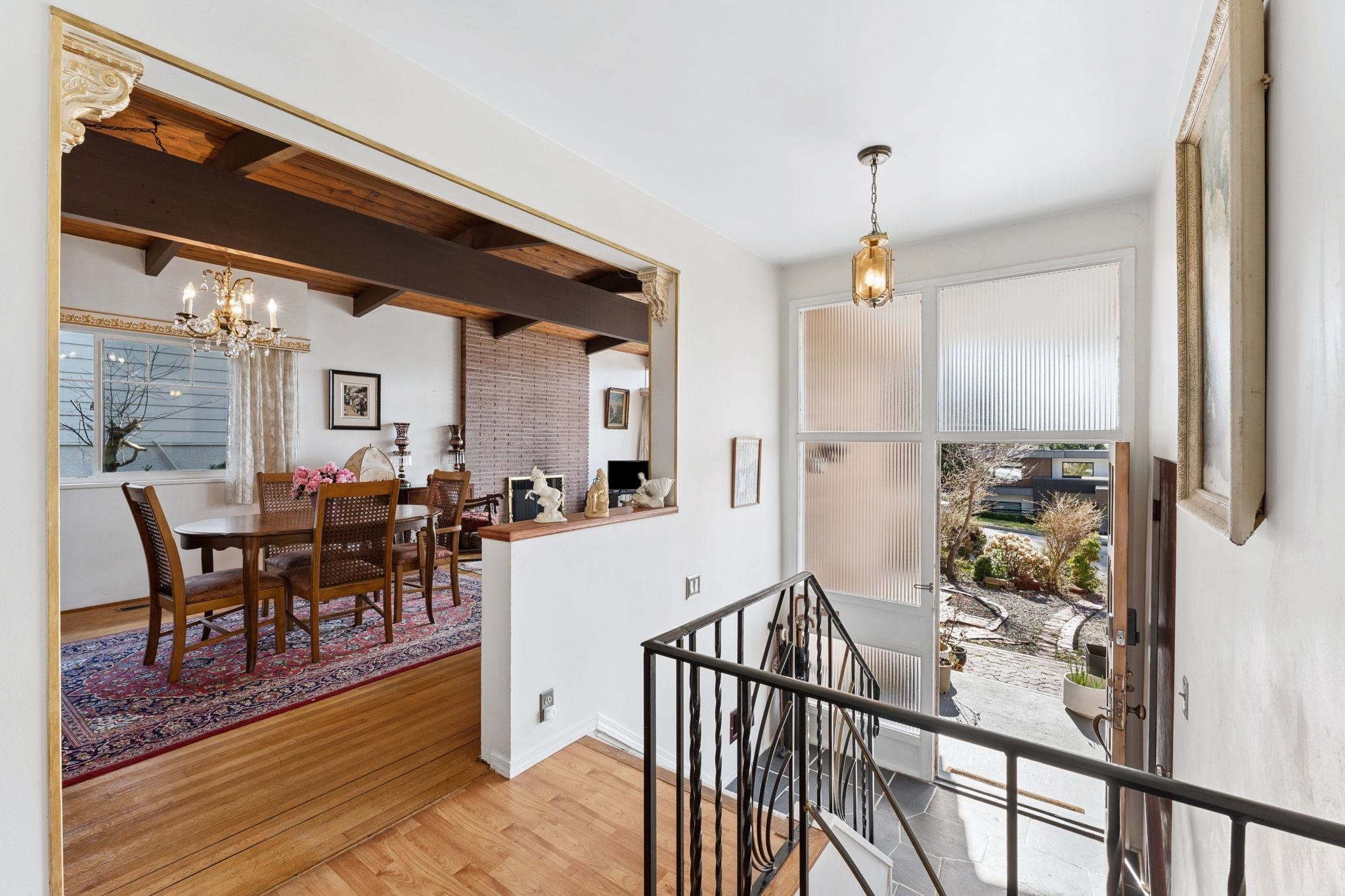 MLS® listing #R3134581 for sale located at 922 CANYON BOULEVARD, North Vancouver BC V7R 2J8