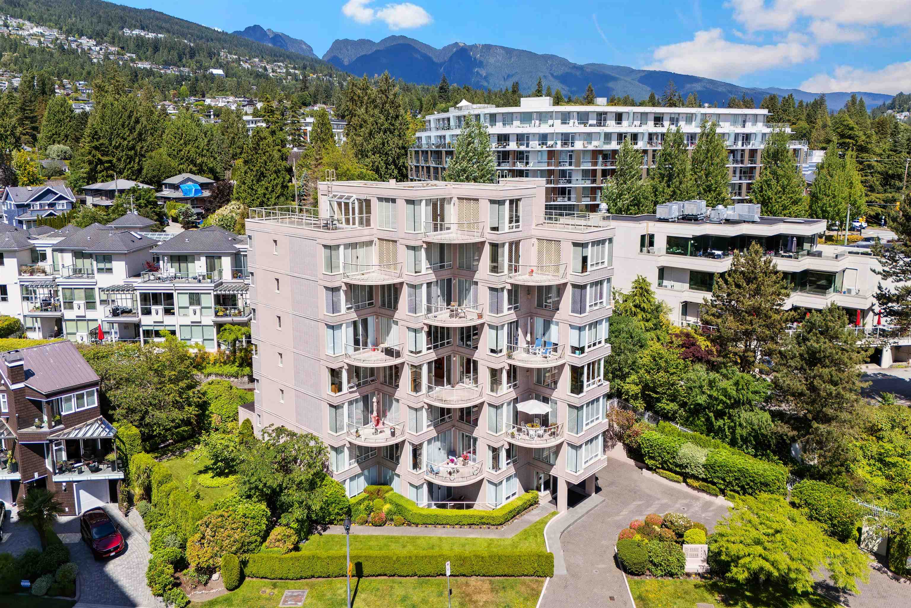 4 2243 BELLEVUE AVENUE, R3134638, BC,
