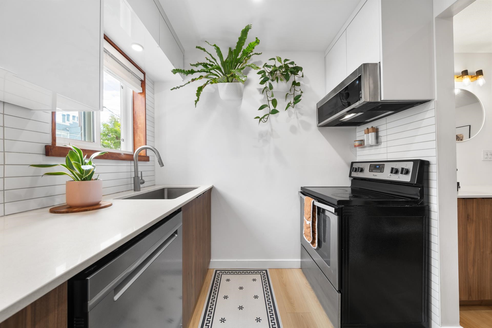 140 2390 MCGILL STREET, R3134996, BC,