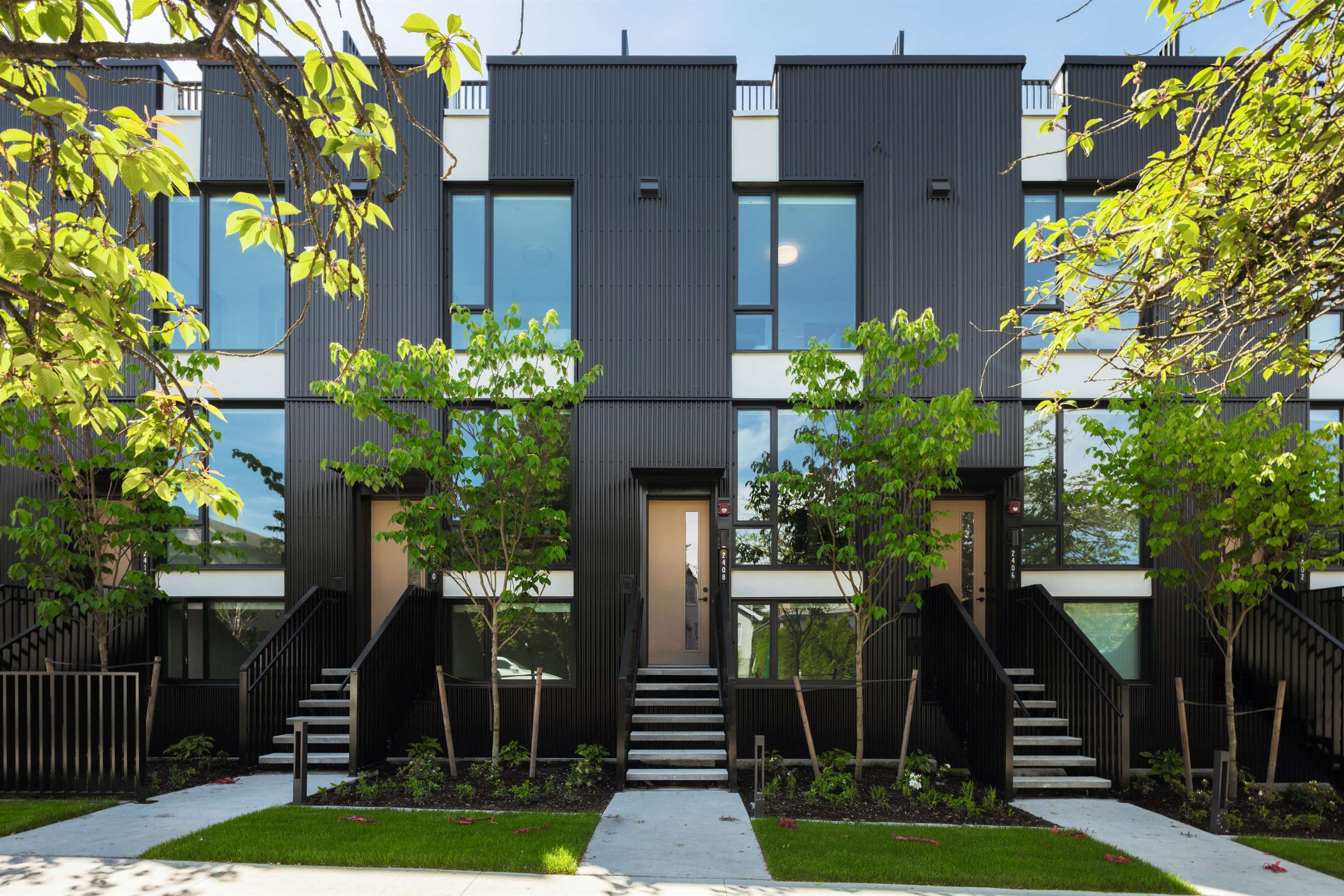 2408 E 12TH AVENUE, Vancouver BC V5N 0E3, R3135087, BC,