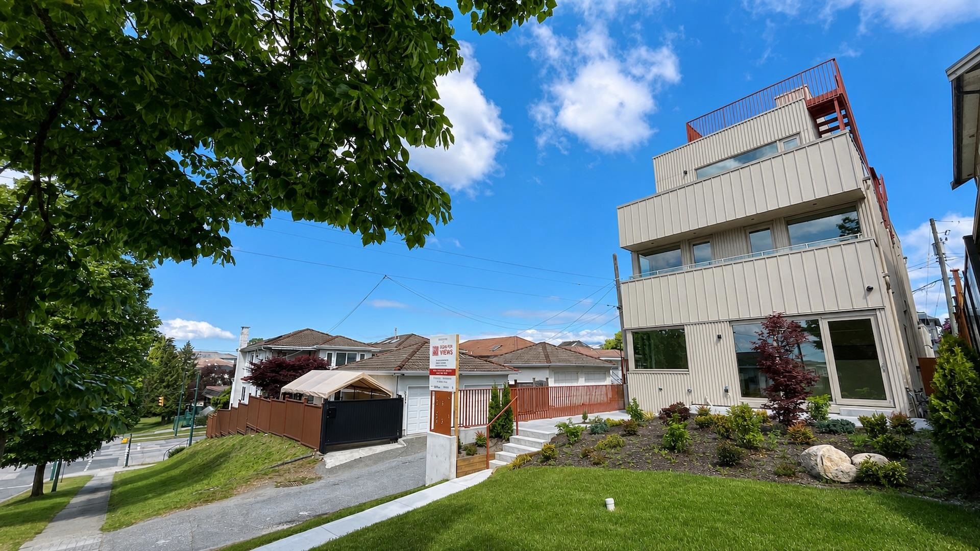 2 2915 5TH AVENUE, R3135576, BC,