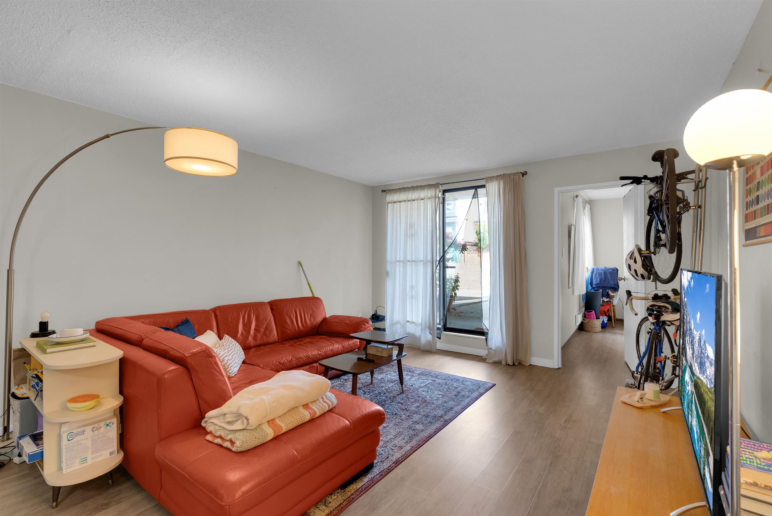105 975 BROADWAY, R3135718, BC,