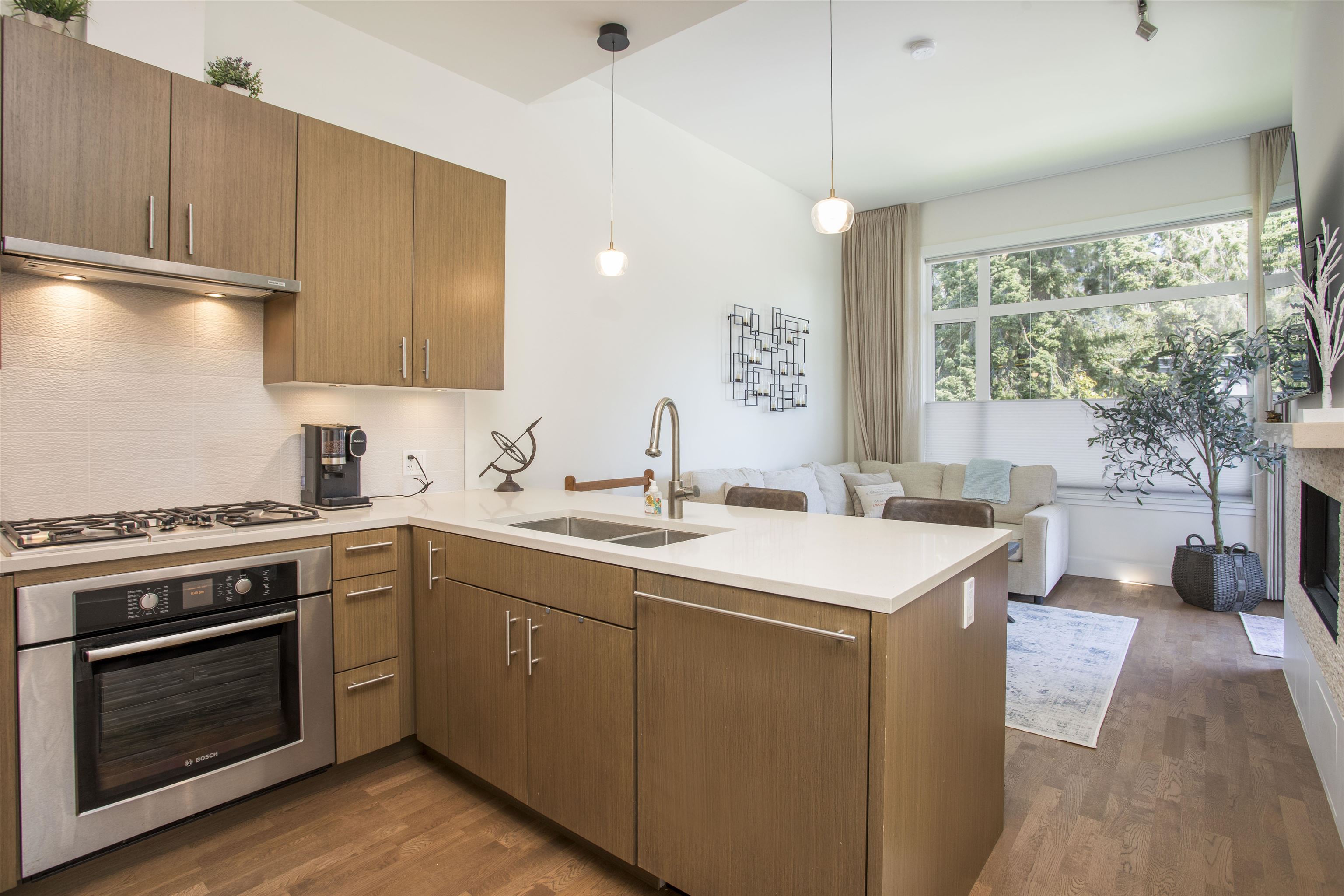 300 2432 HAYWOOD AVENUE, R3136058, BC,