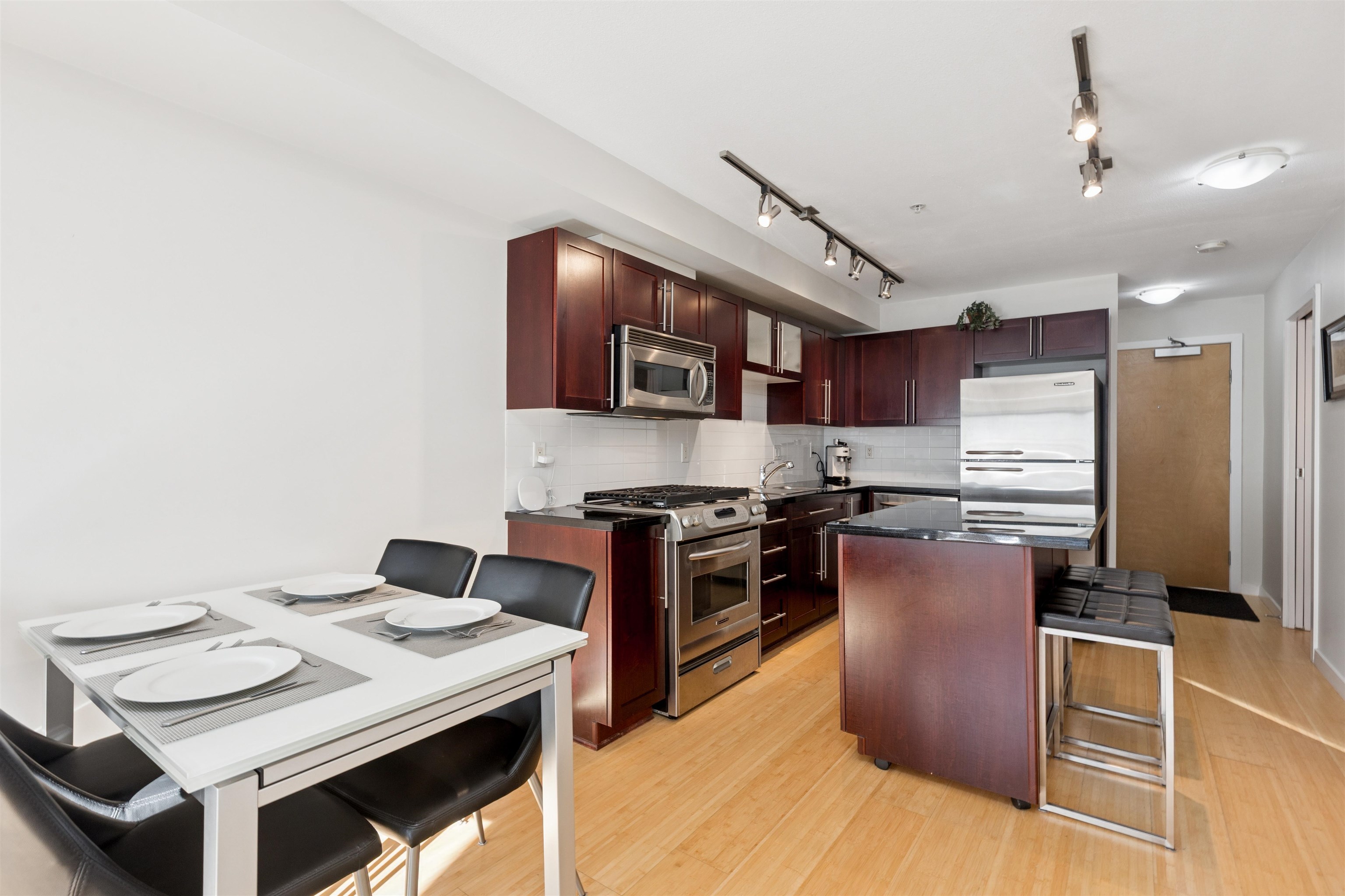 311 122 3RD STREET, R3136198, BC,