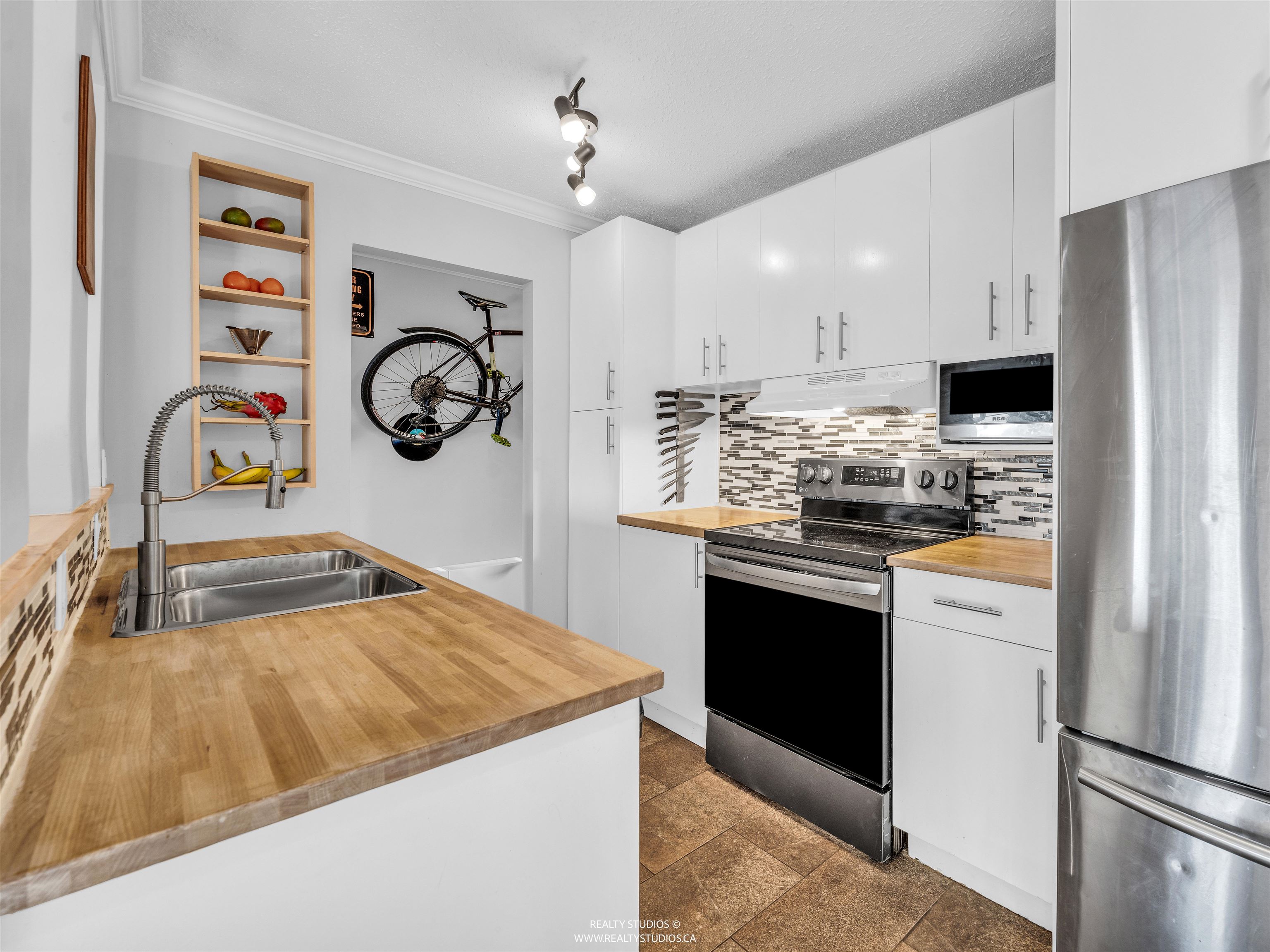 306 2222 CAMBRIDGE STREET, R3136284, BC,