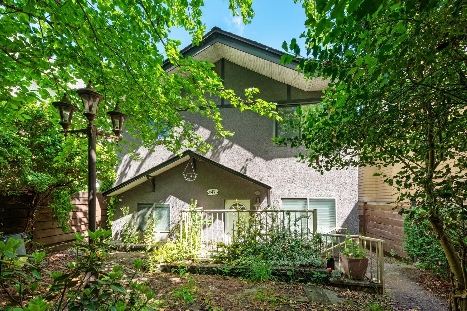 Lower Level 547 12 AVENUE, R3136529, BC,