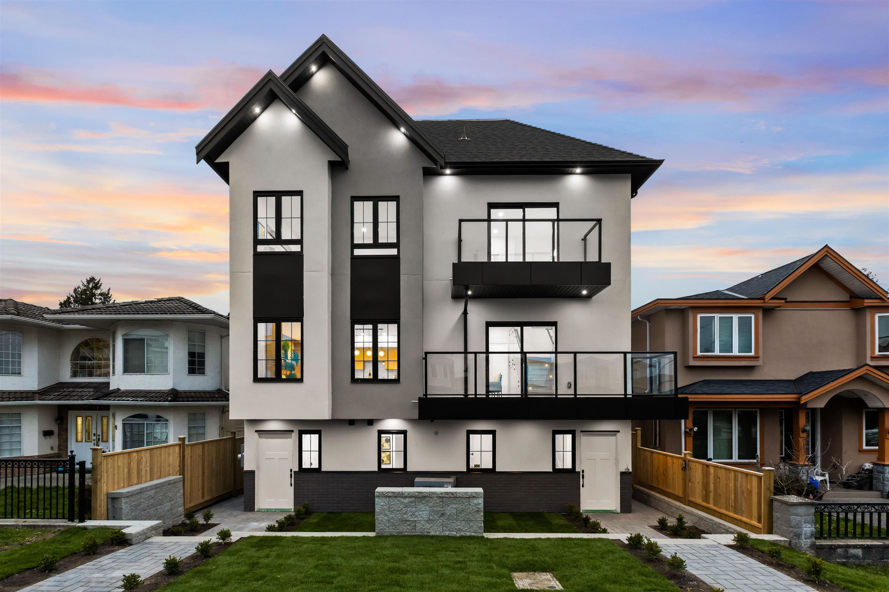 2 7353 12TH AVENUE, R3136821, BC,