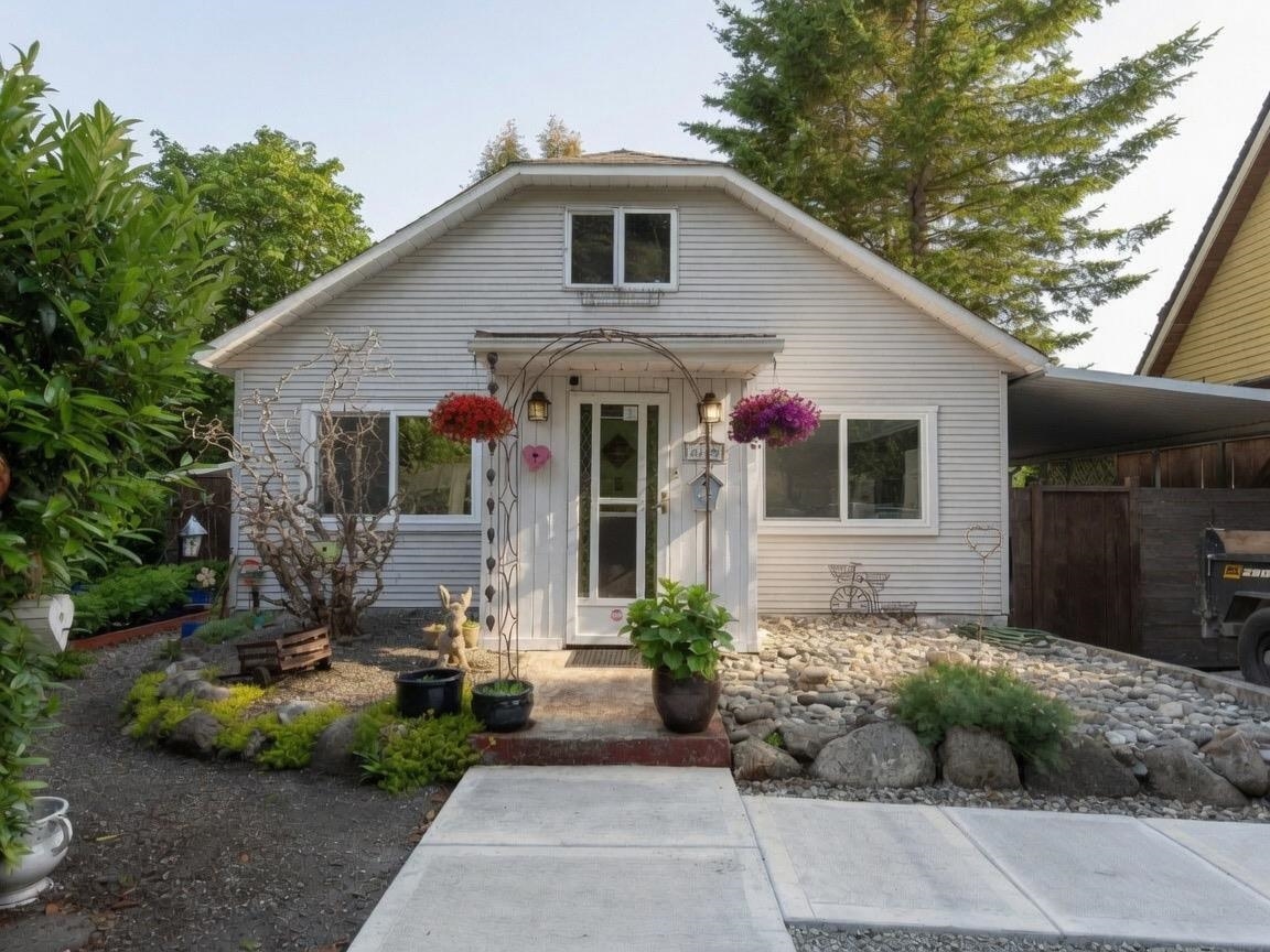 2725 GORDON AVENUE, Surrey BC V4A 3J2, R3137129, BC,