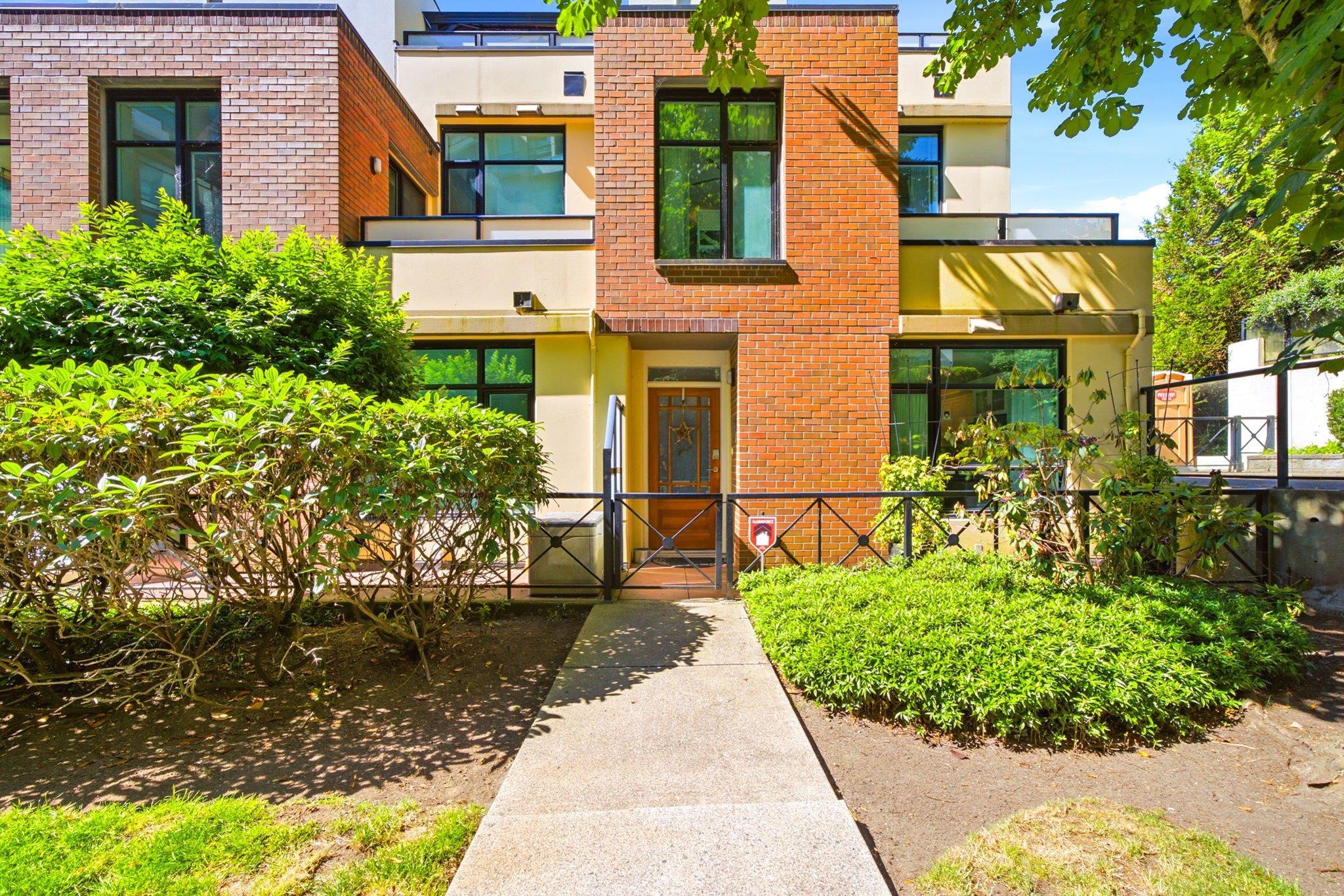 114 8 RENAISSANCE SQUARE, R3137197, BC,