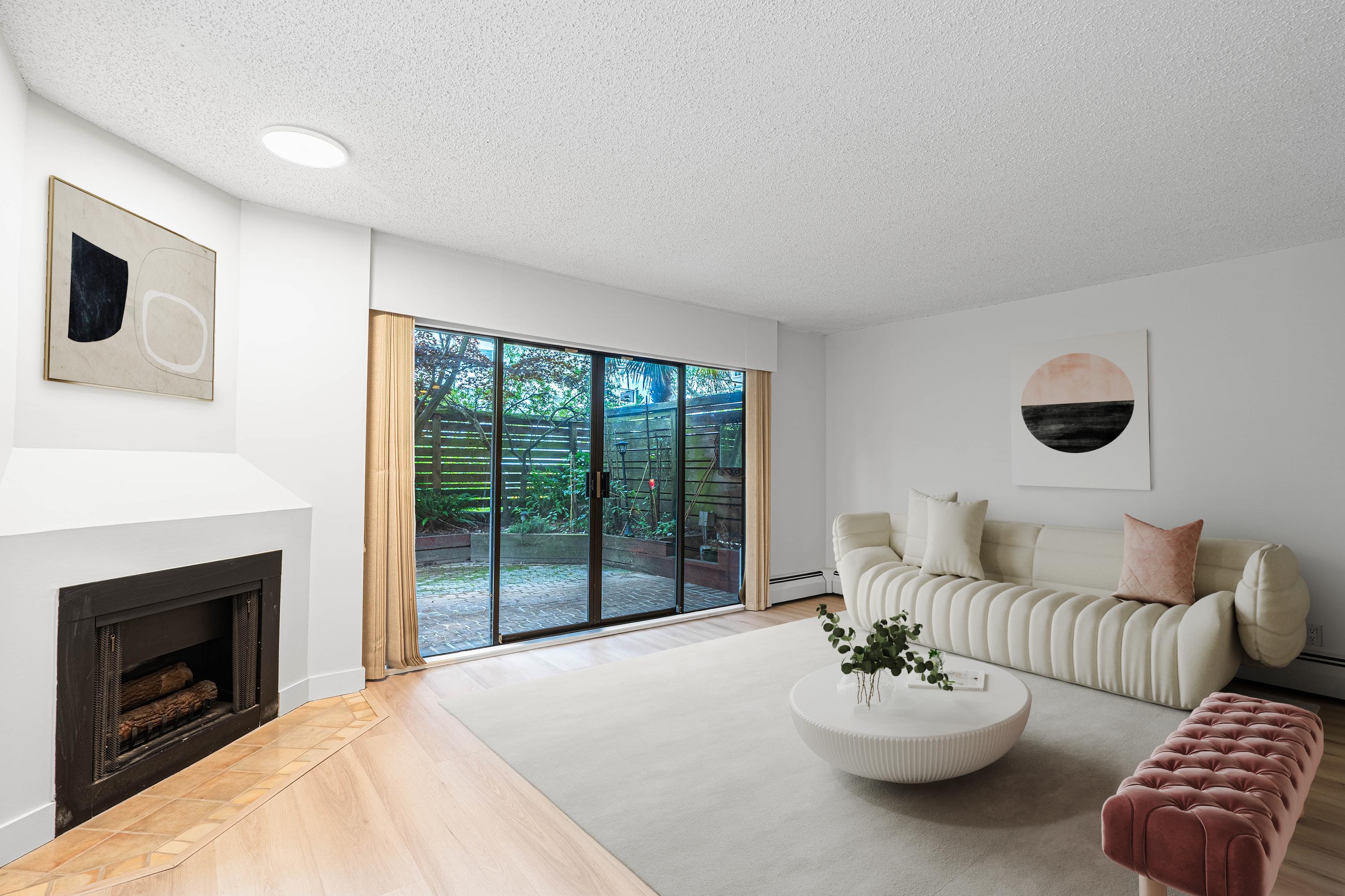 102 747 17TH STREET, R3137220, BC,