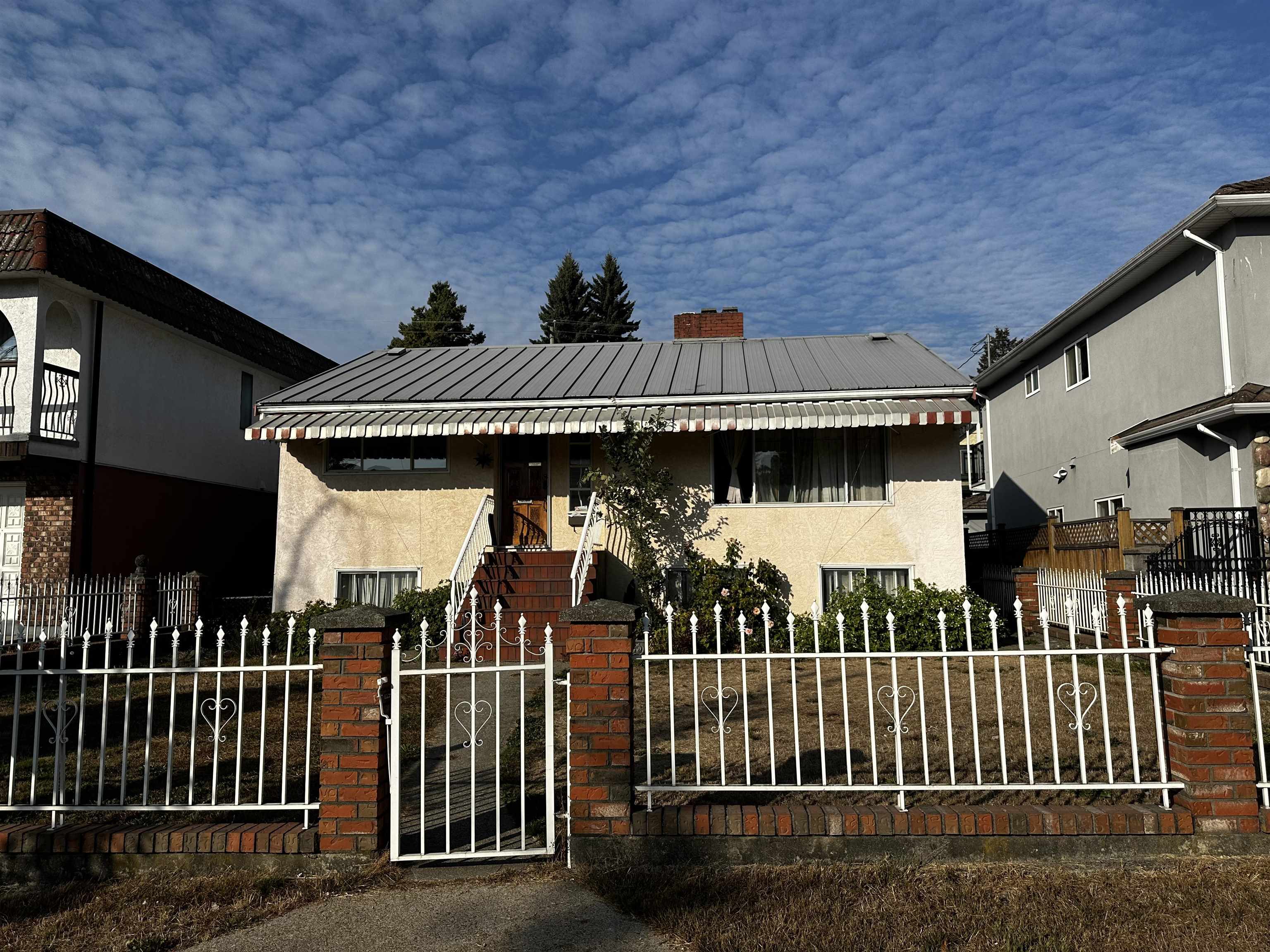 2621 E 8TH AVENUE, Vancouver BC V5M 1W4, R3137828, BC,
