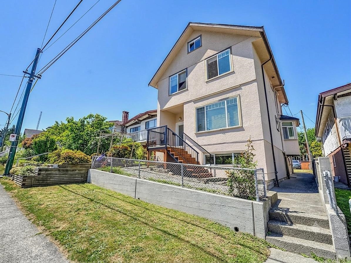 3807 VICTORIA DRIVE, Vancouver BC V5N 4M7, R3138535, BC,