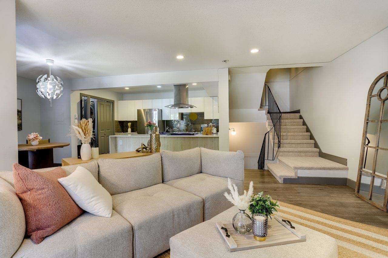 10532 HOLLY PARK LANE, Surrey BC V3R 6X9, R3139049, BC,