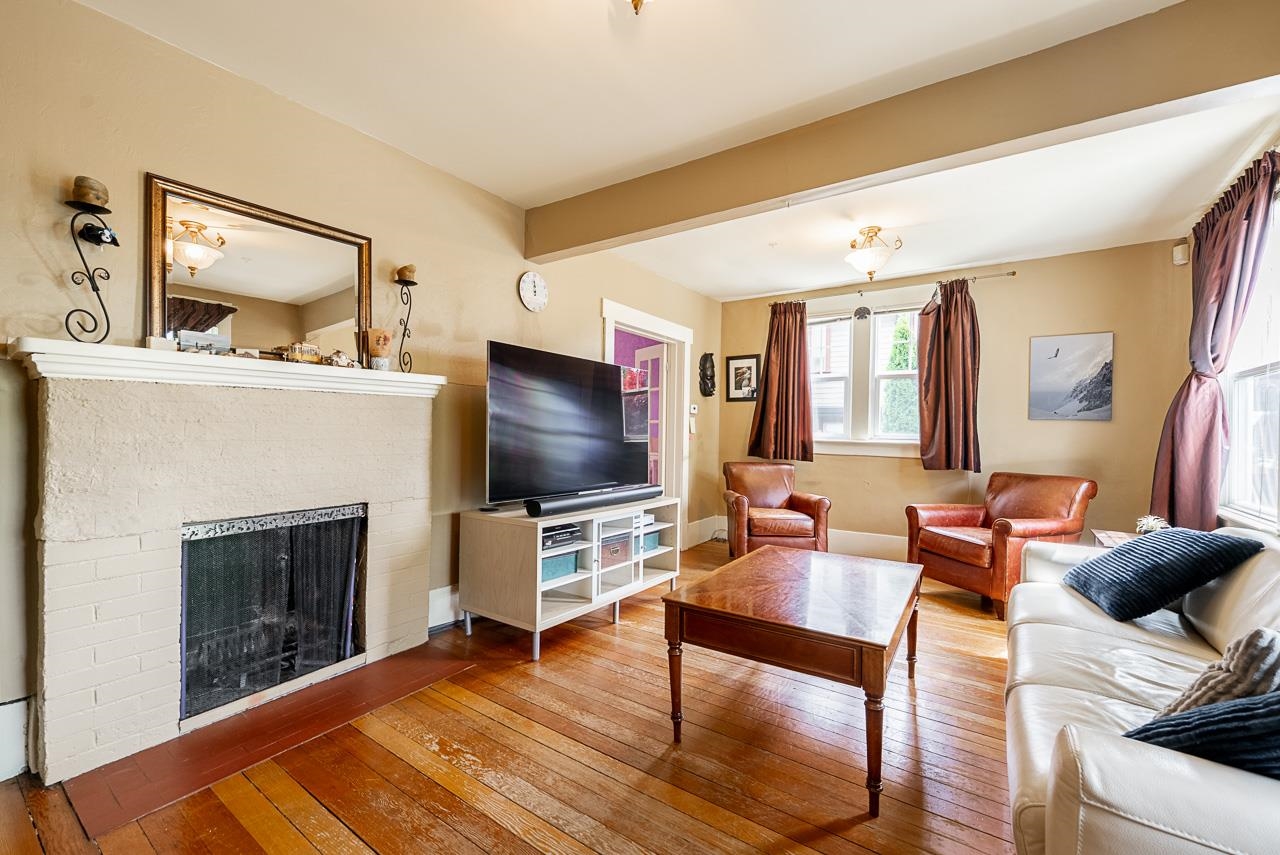 264 W QUEENS ROAD, North Vancouver BC V7N 2K5, R3139118, BC,