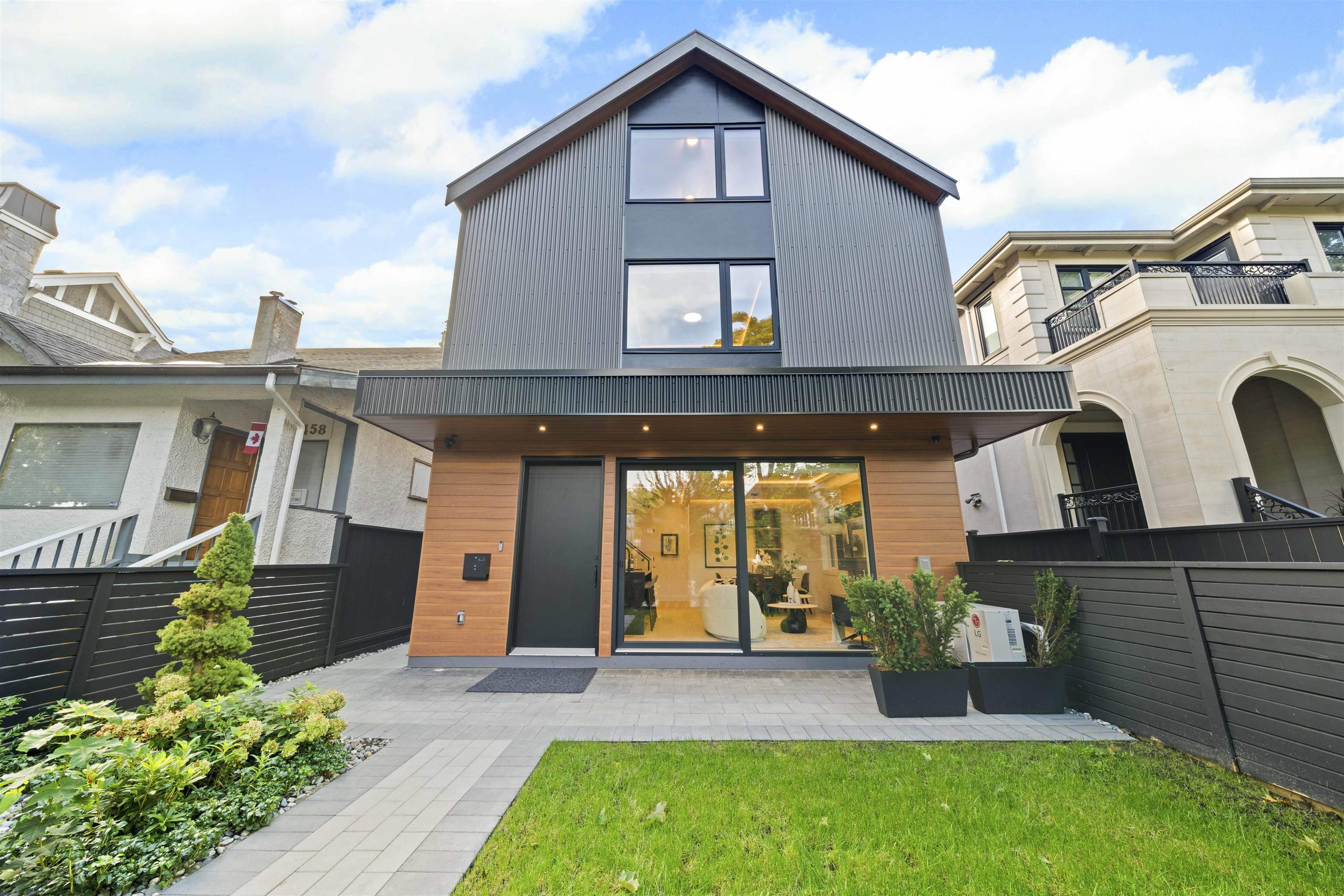 1 3466 W 22ND AVENUE, R3139742, BC,