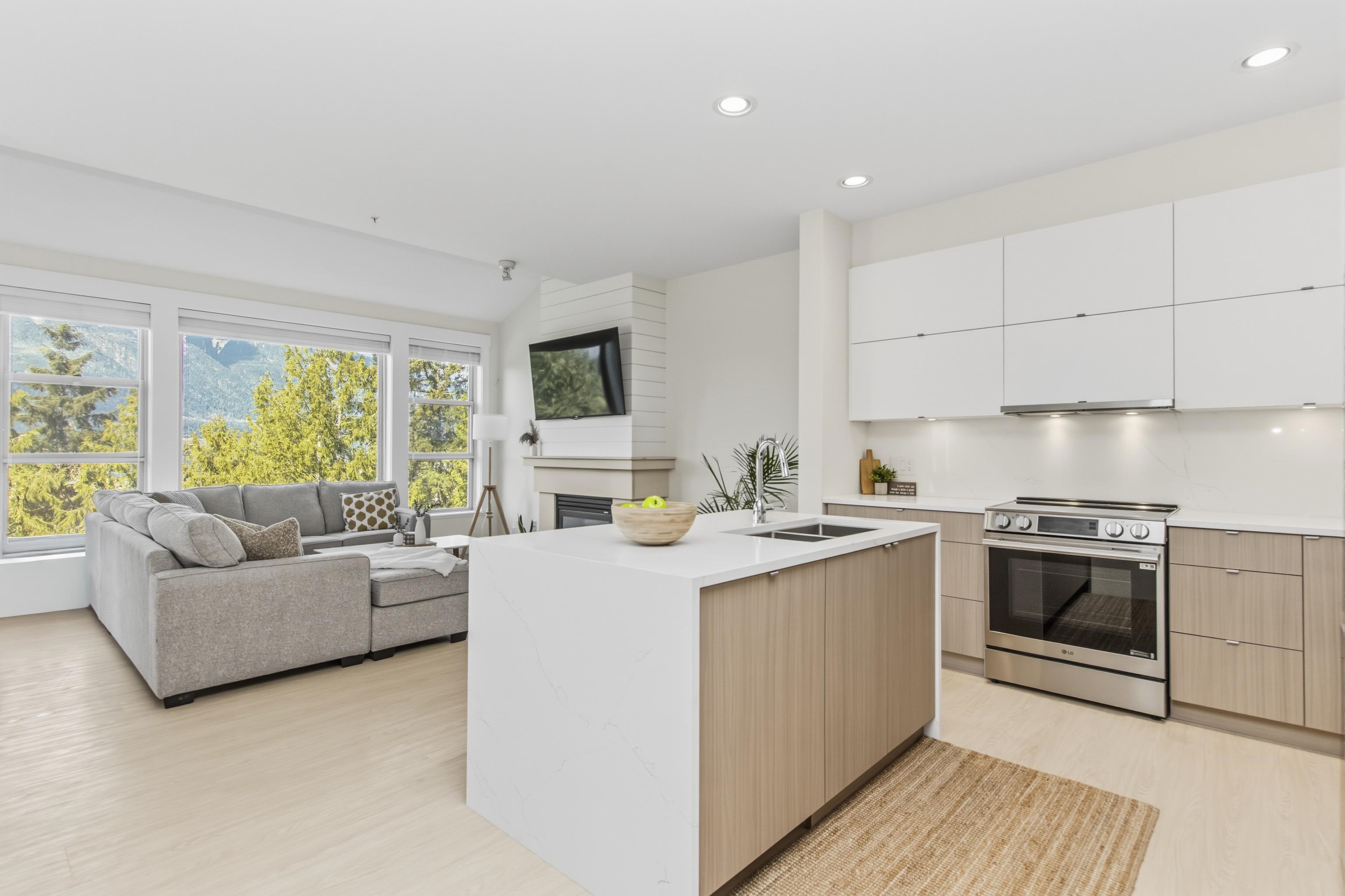 17 1026 GLACIER VIEW DRIVE, R3140470, BC,
