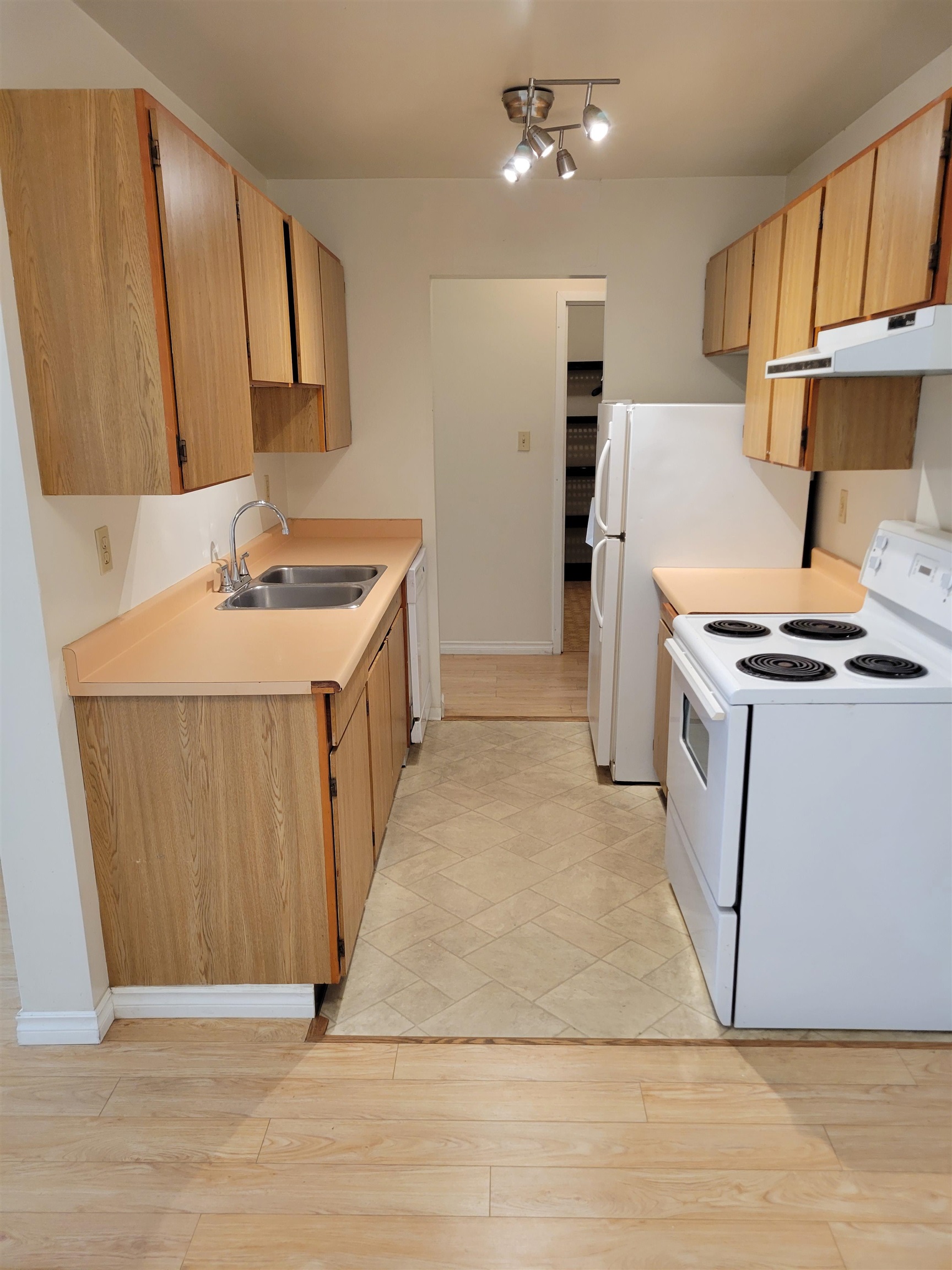 218 8500 LANSDOWNE ROAD, R3140804, BC,