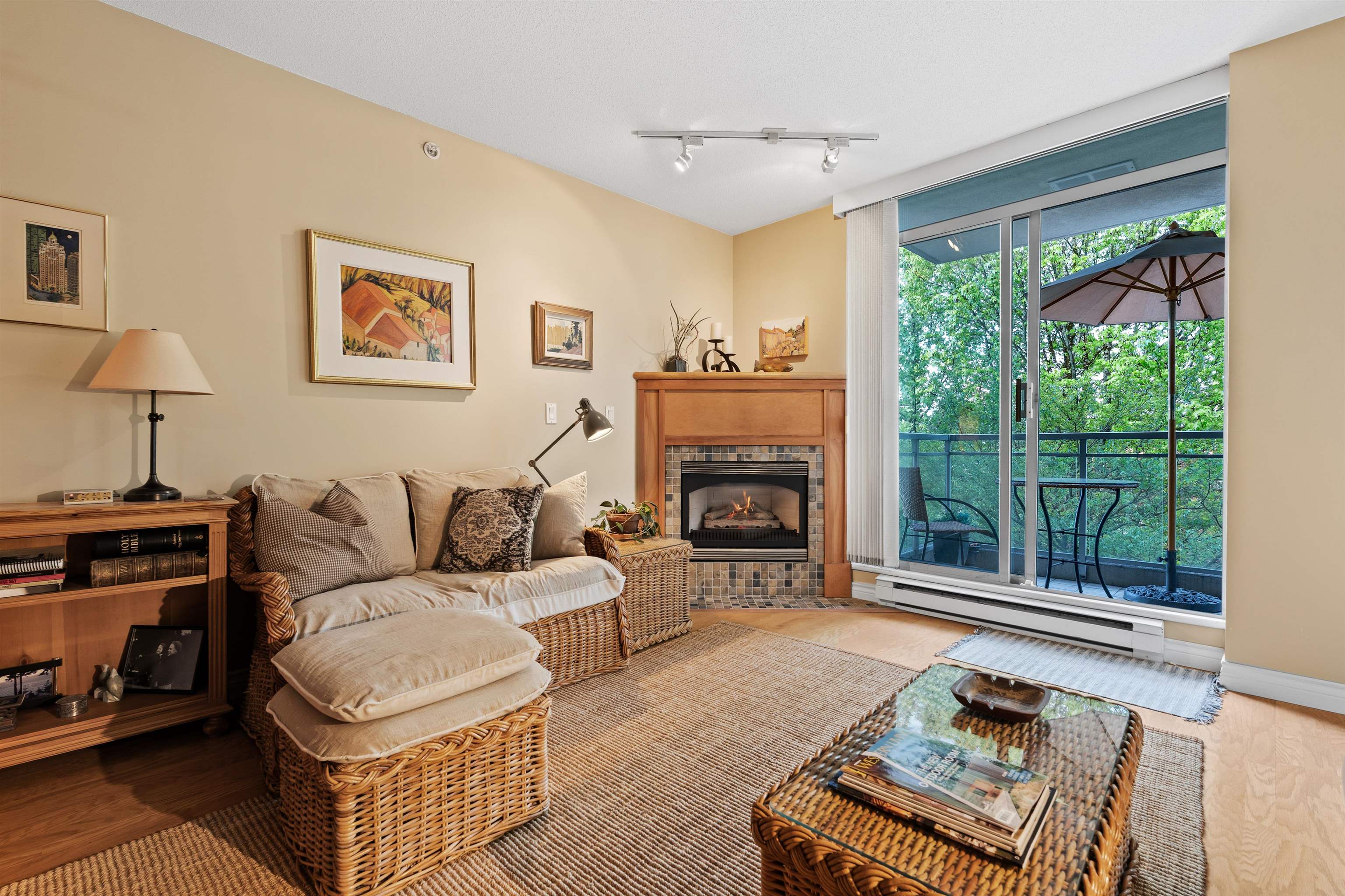 302 588 16TH STREET, R3141233, BC,
