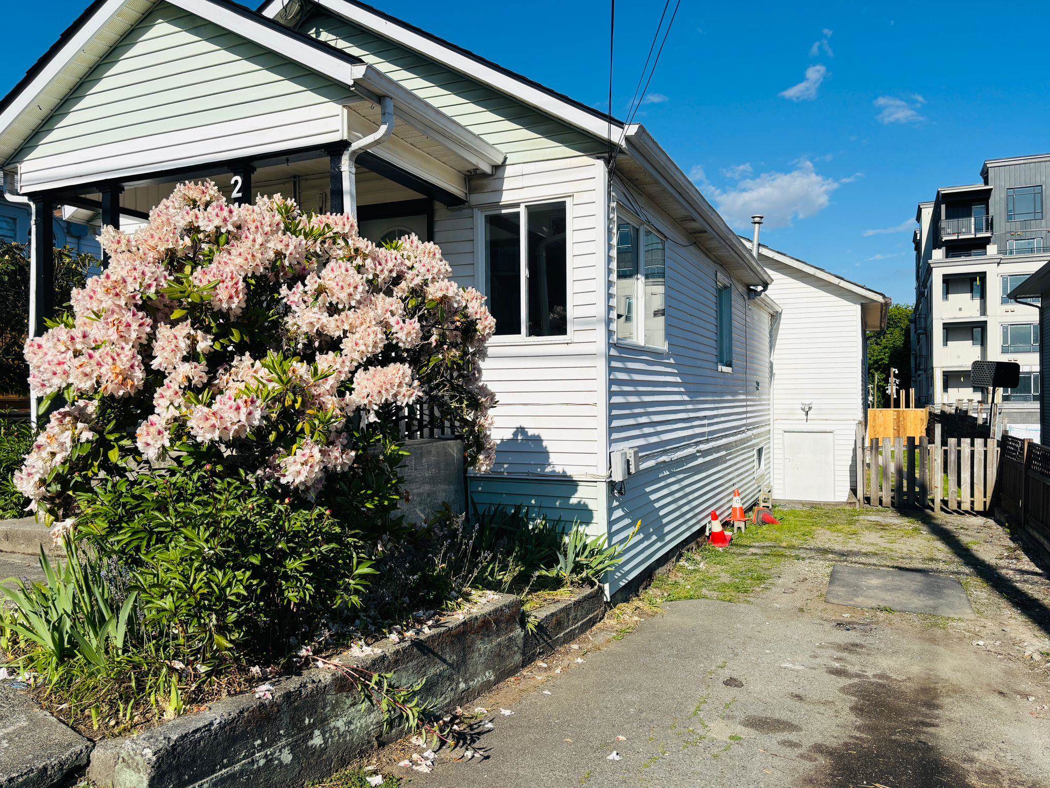 Front 217 LEBLEU STREET, R3141382, BC,