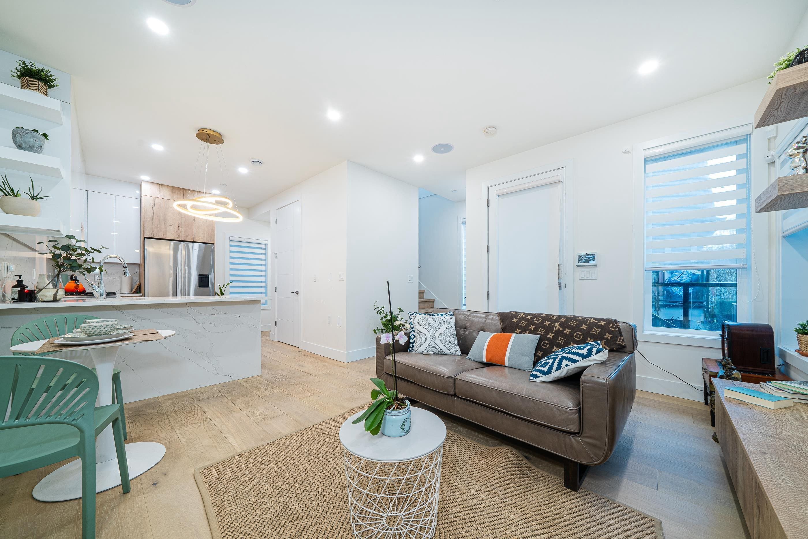 1 369 E16TH AVE, R3142283, BC,