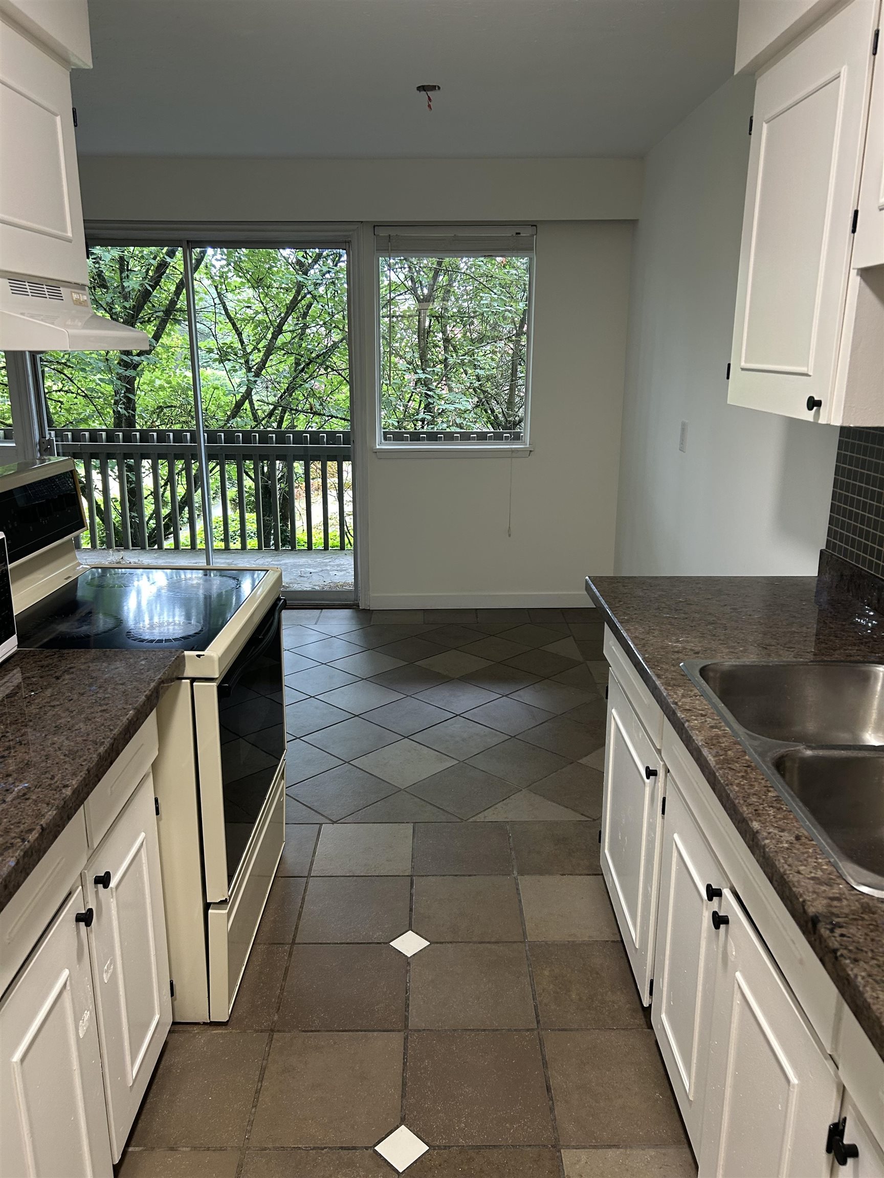 48 5912 HASTINGS STREET, R3142602, BC,