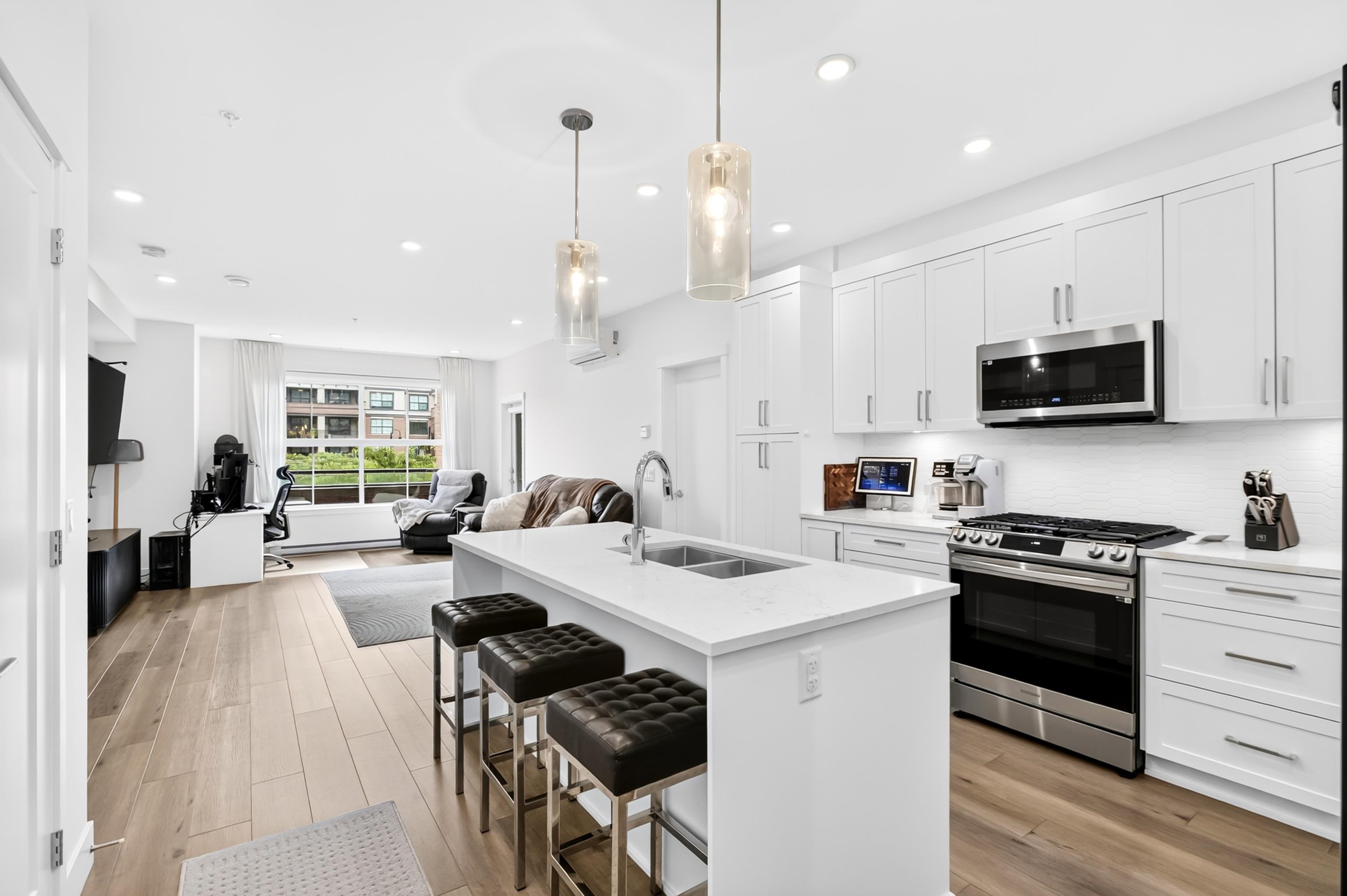 201 22633 SELKIRK AVENUE, R3142917, BC,