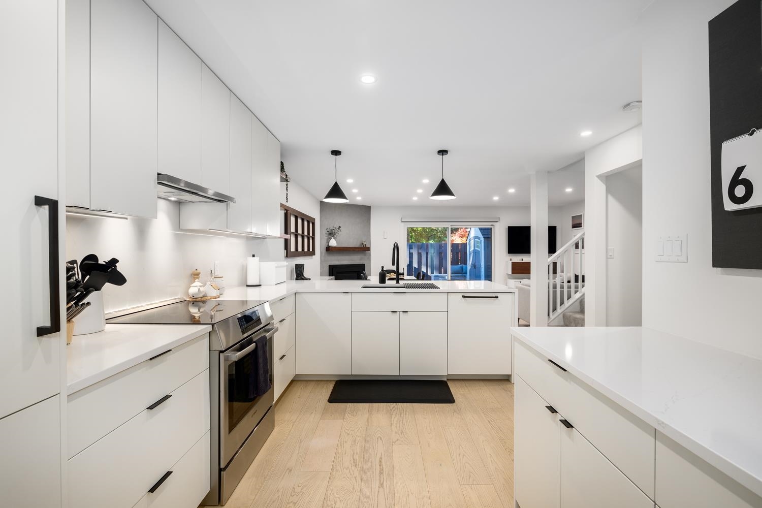 4663 HOSKINS ROAD, North Vancouver BC V7K 2R3, R3143054, BC,
