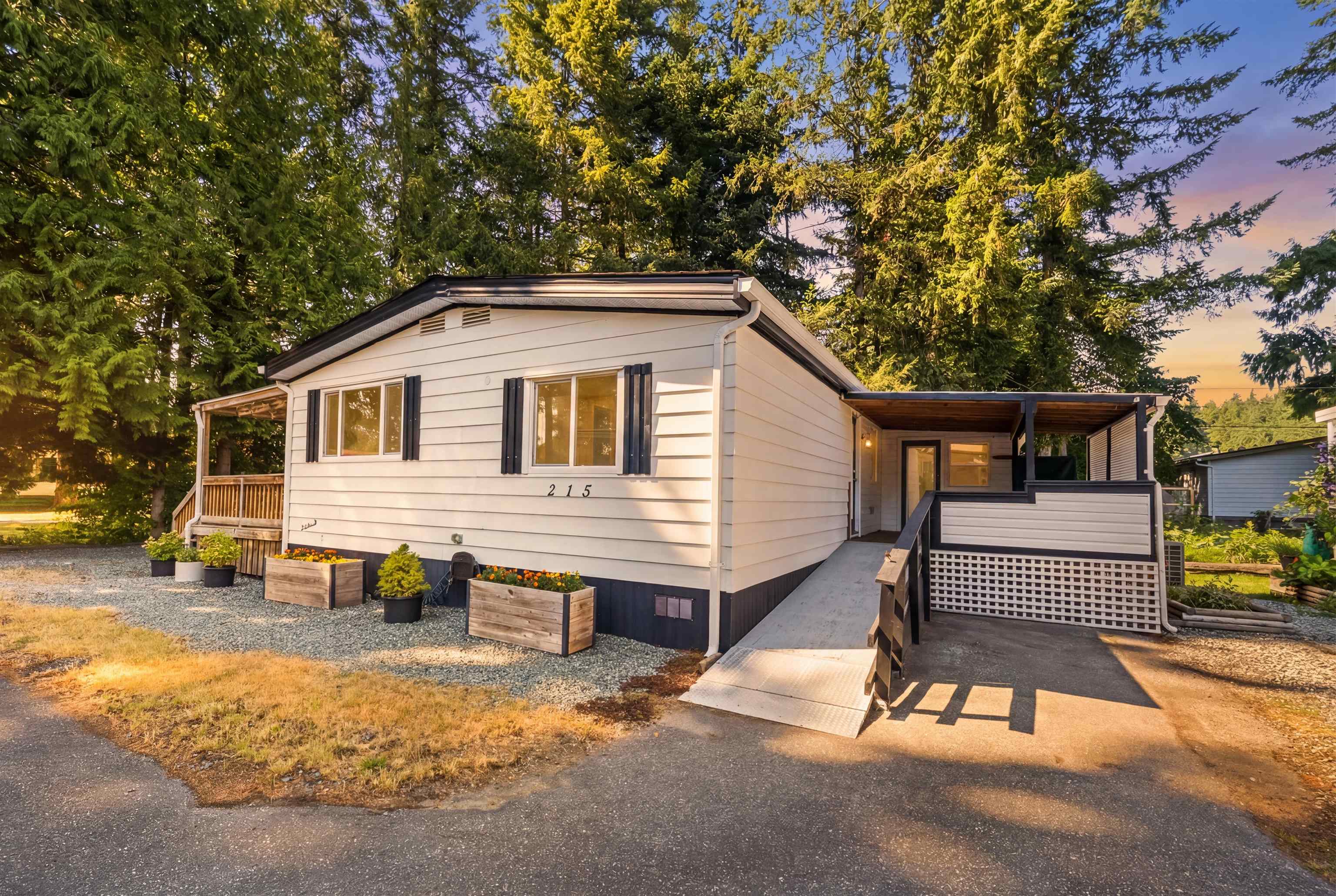 215 20071 24 AVENUE, R3143118, BC,
