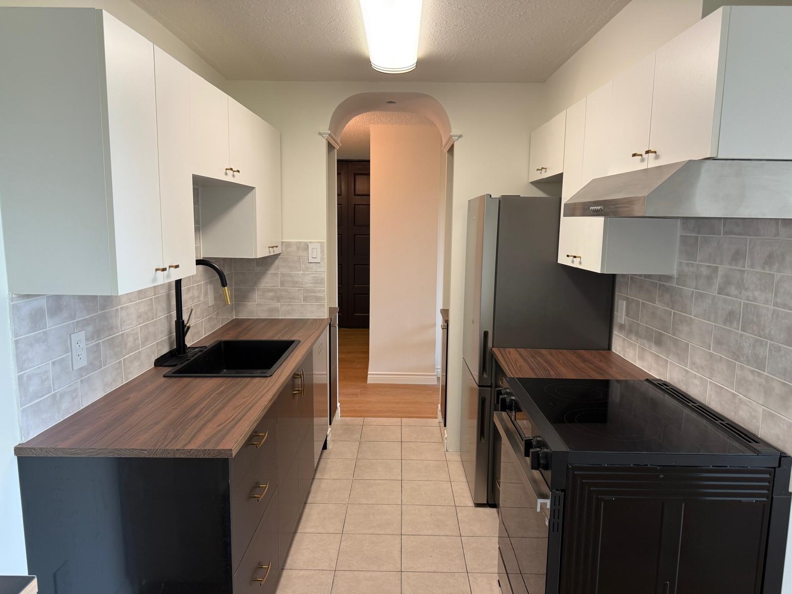 1602 2016 FULLERTON AVENUE, R3143136, BC,