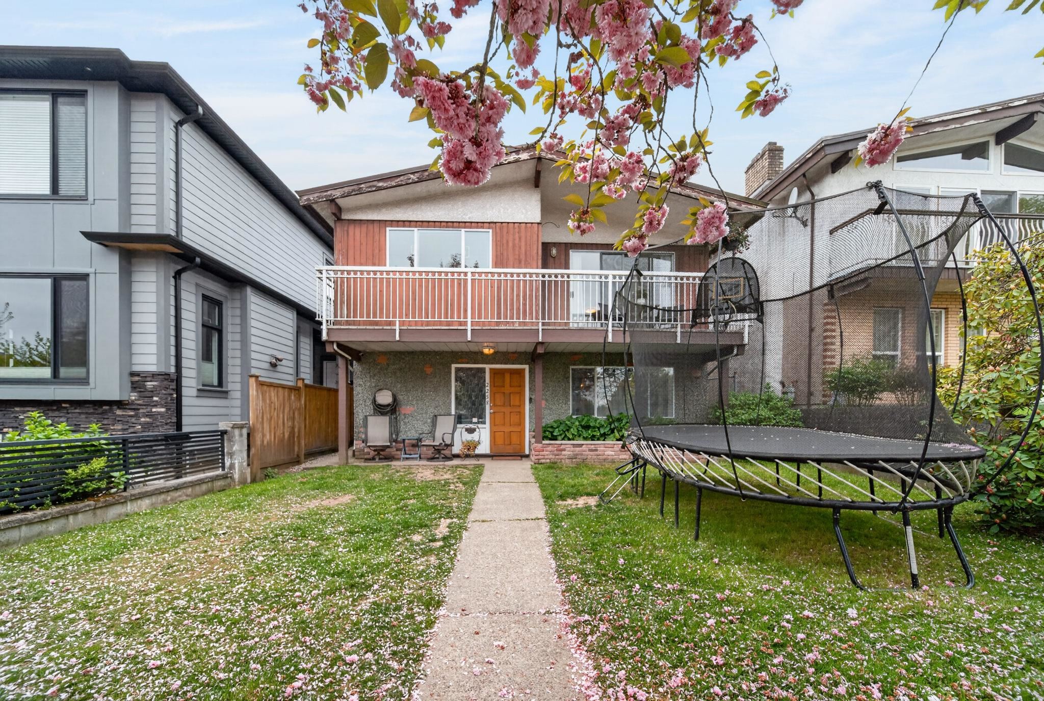 2258 WENONAH STREET, Vancouver BC V5N 2Z6, R3143214, BC,