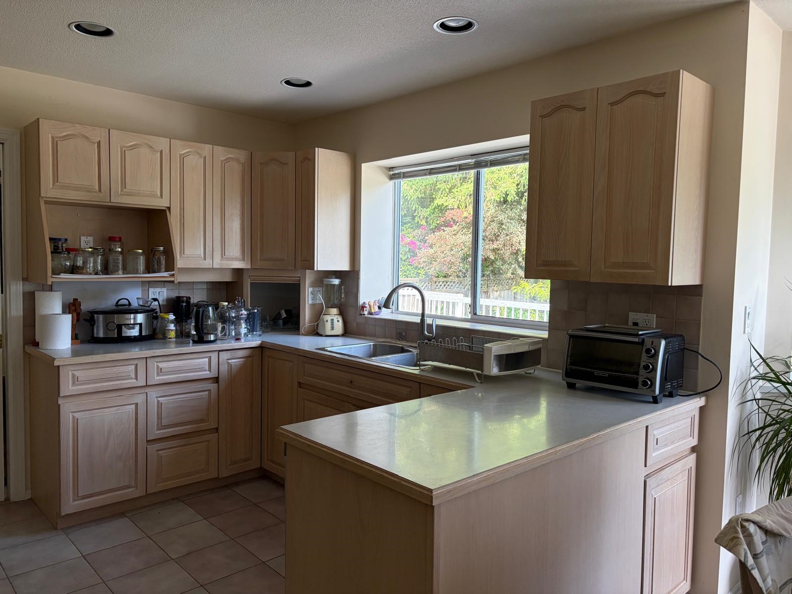 Main and Above 1565 BRAMBLE LANE, R3143371, BC,
