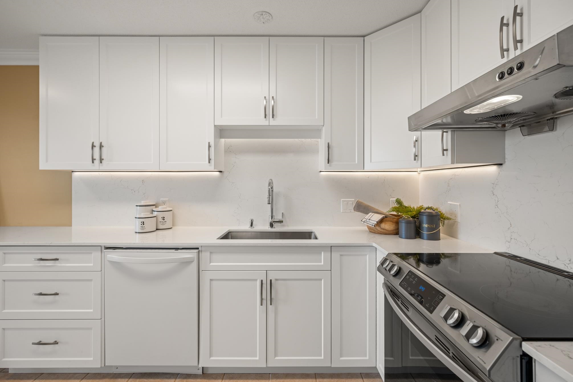 1704 612 SIXTH STREET, R3143484, BC,