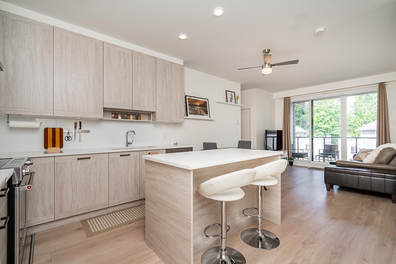303 7579 16TH STREET, R3143835, BC,